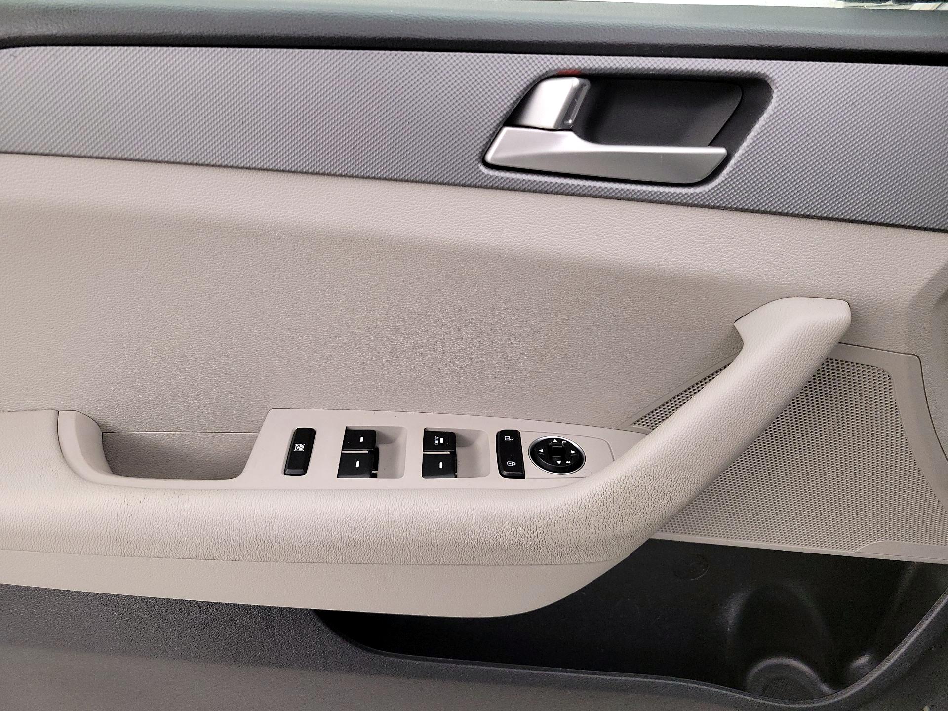 Thumbnail: 2017 Hyundai Sonata - 12