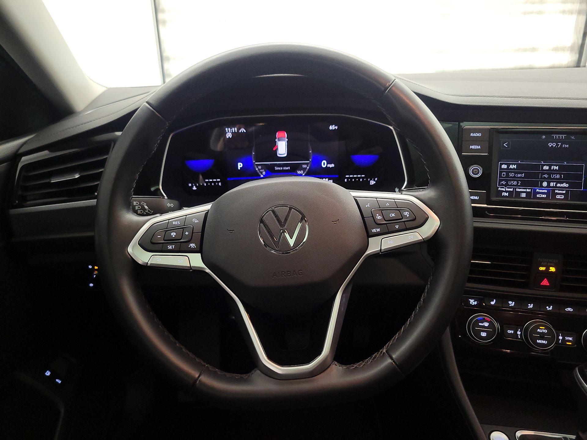 Thumbnail: 2023 Volkswagen Jetta - 10