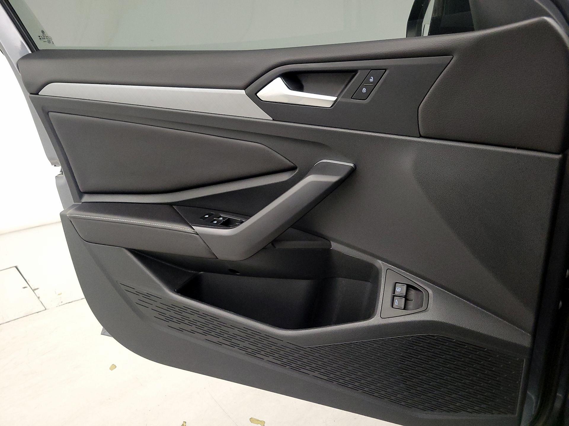 Thumbnail: 2023 Volkswagen Jetta - 12