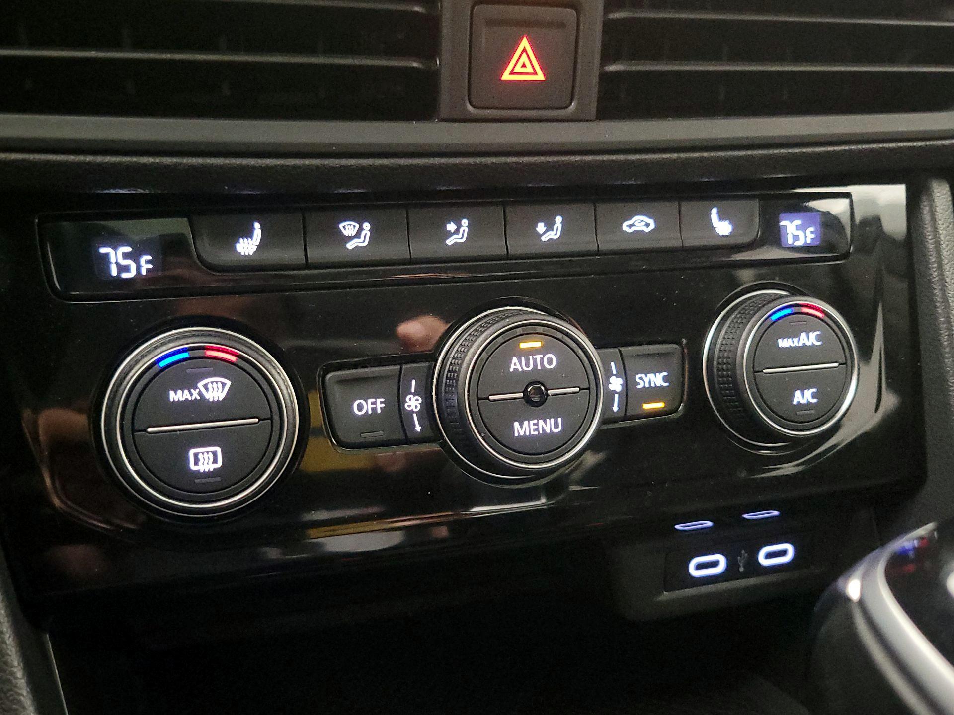 Thumbnail: 2023 Volkswagen Jetta - 16