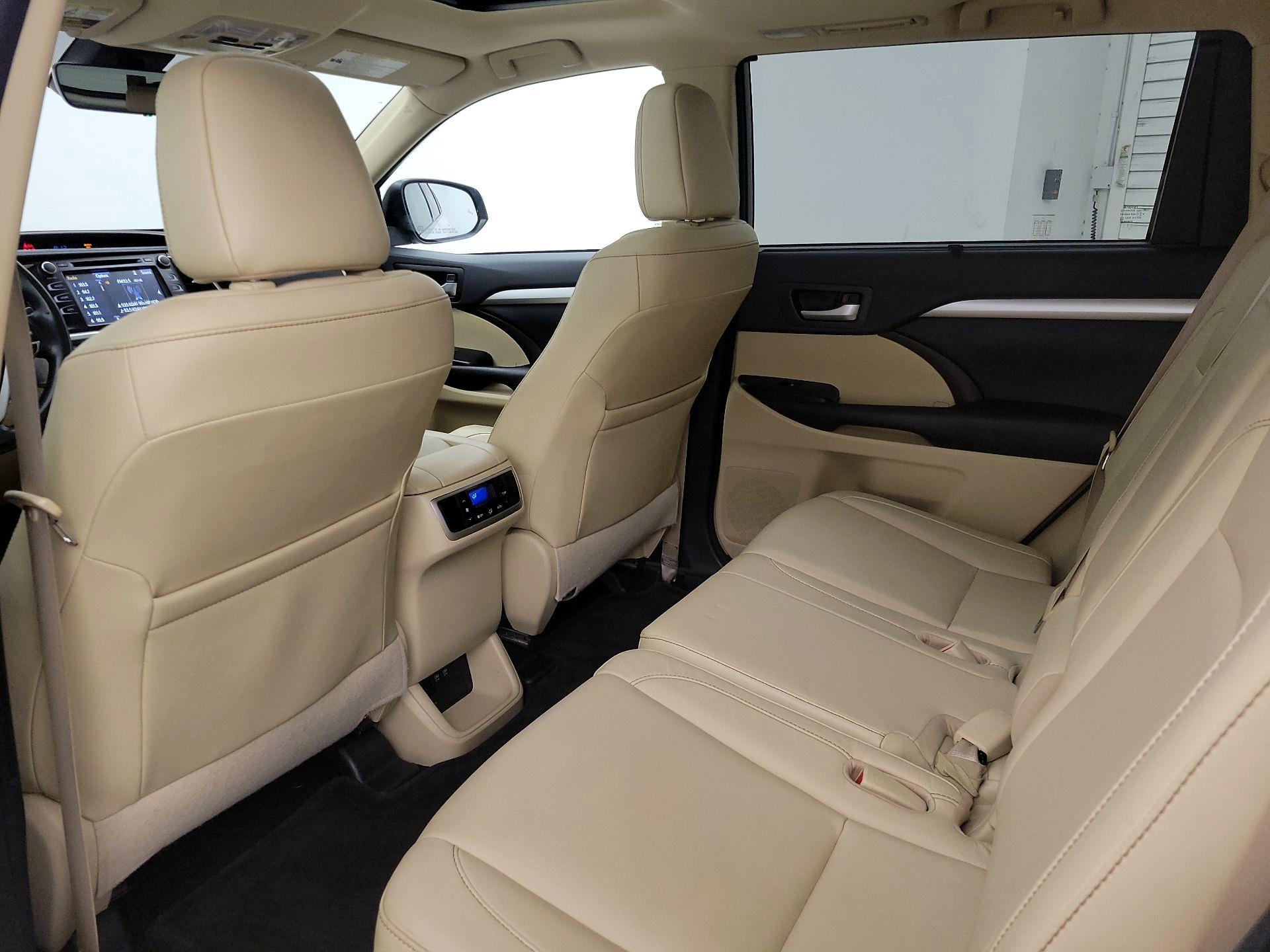 Thumbnail: 2017 Toyota Highlander - 20