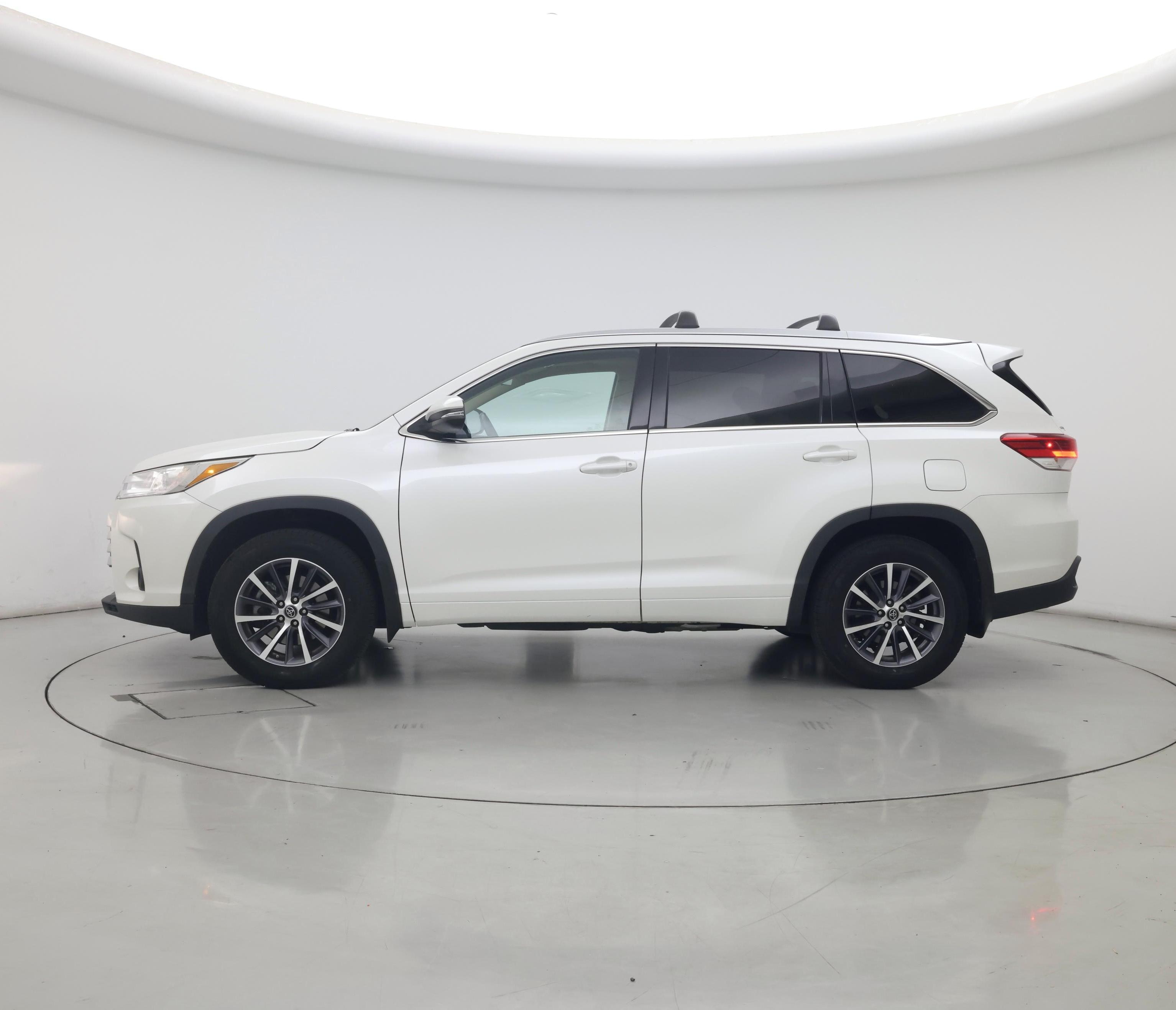 Thumbnail: 2017 Toyota Highlander - 3