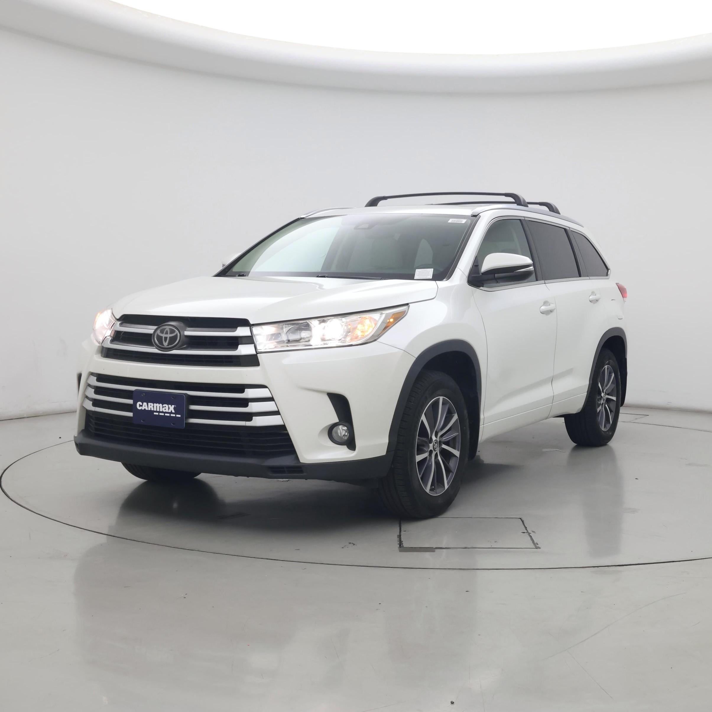 Thumbnail: 2017 Toyota Highlander - 4
