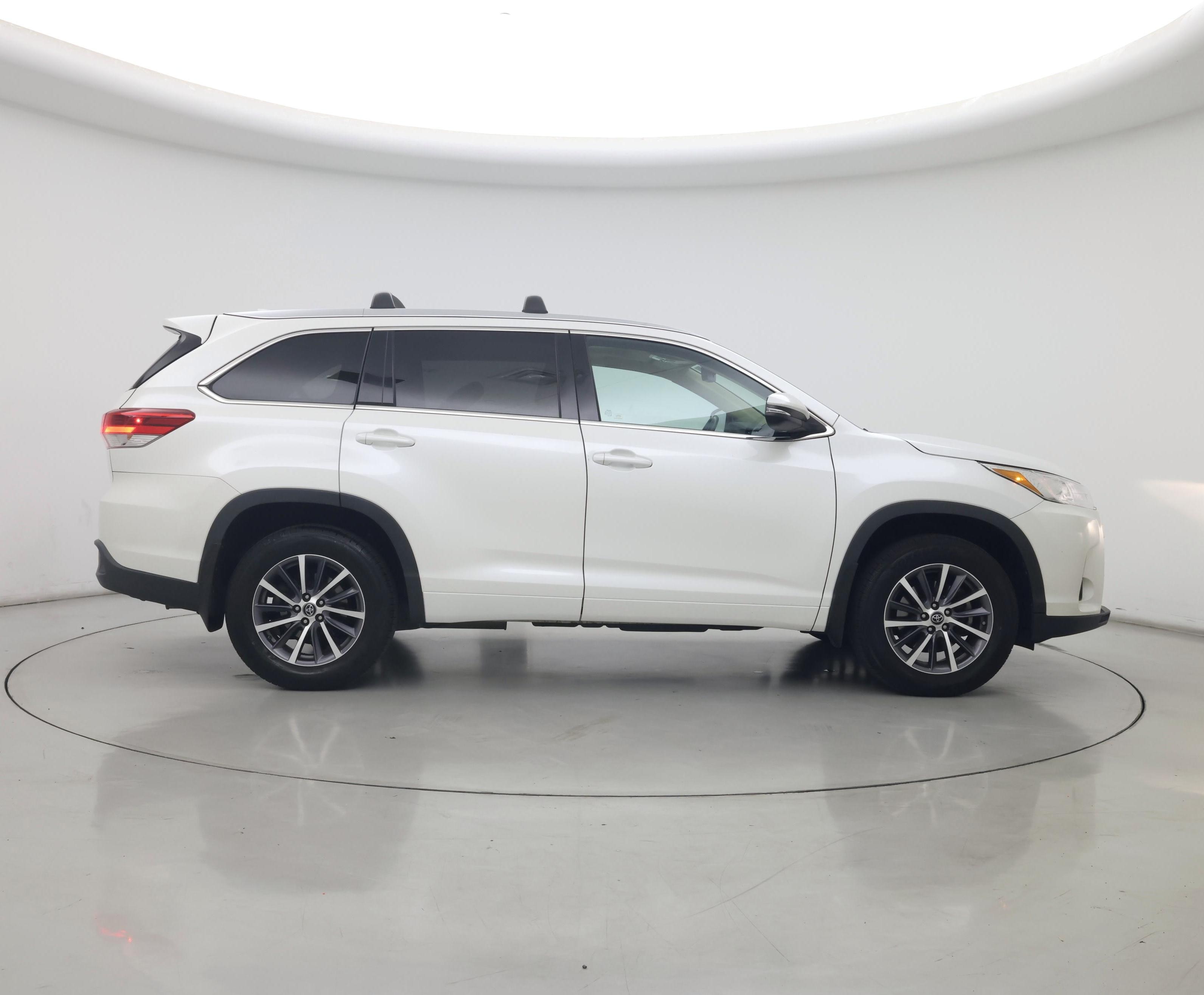 Thumbnail: 2017 Toyota Highlander - 7