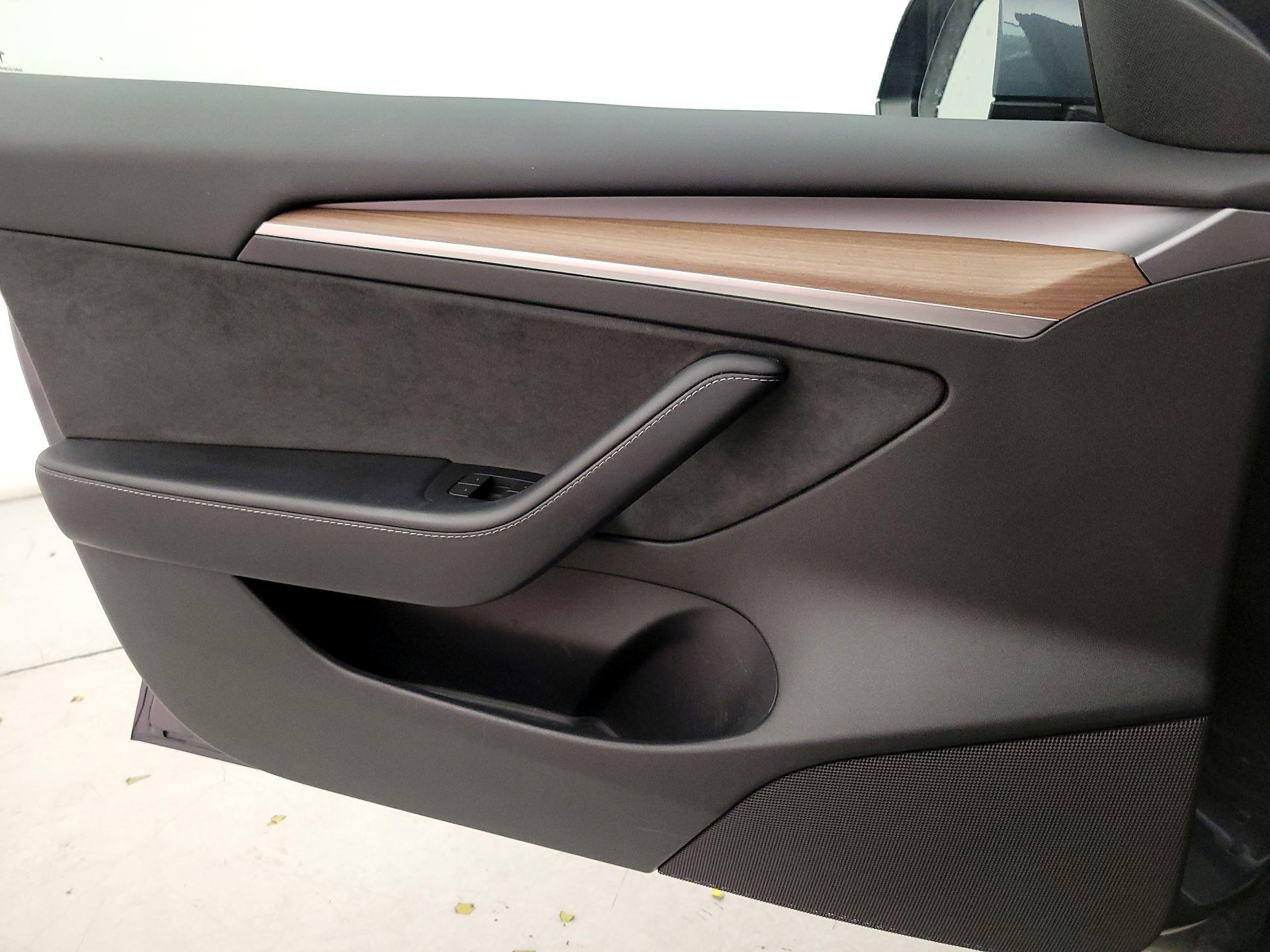 Thumbnail: 2023 Tesla Model 3 - 12