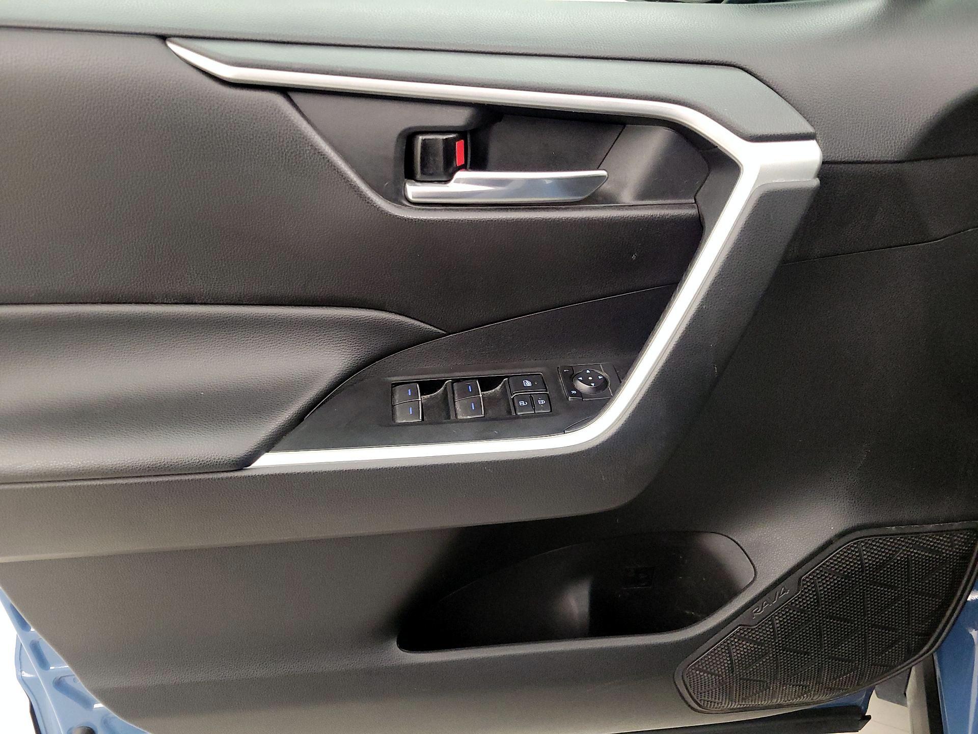 Thumbnail: 2022 Toyota RAV4 - 12