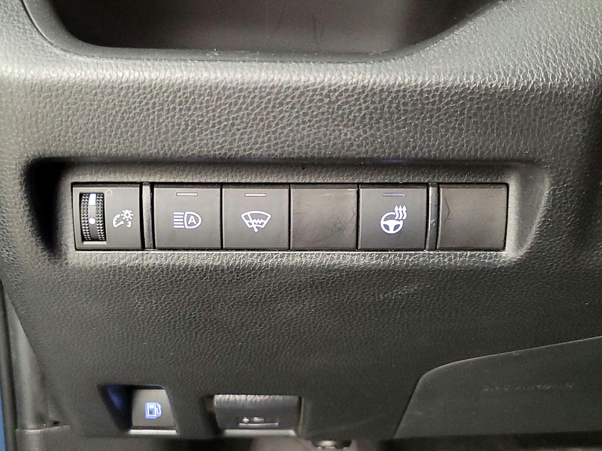 Thumbnail: 2022 Toyota RAV4 - 13