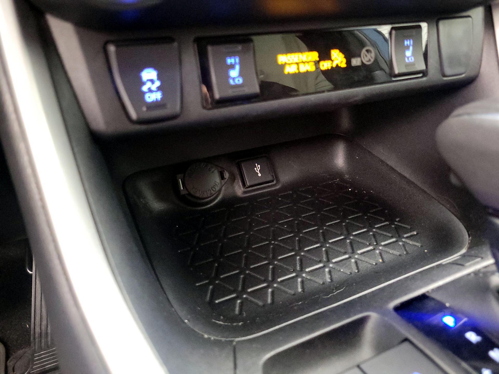 Thumbnail: 2022 Toyota RAV4 - 18