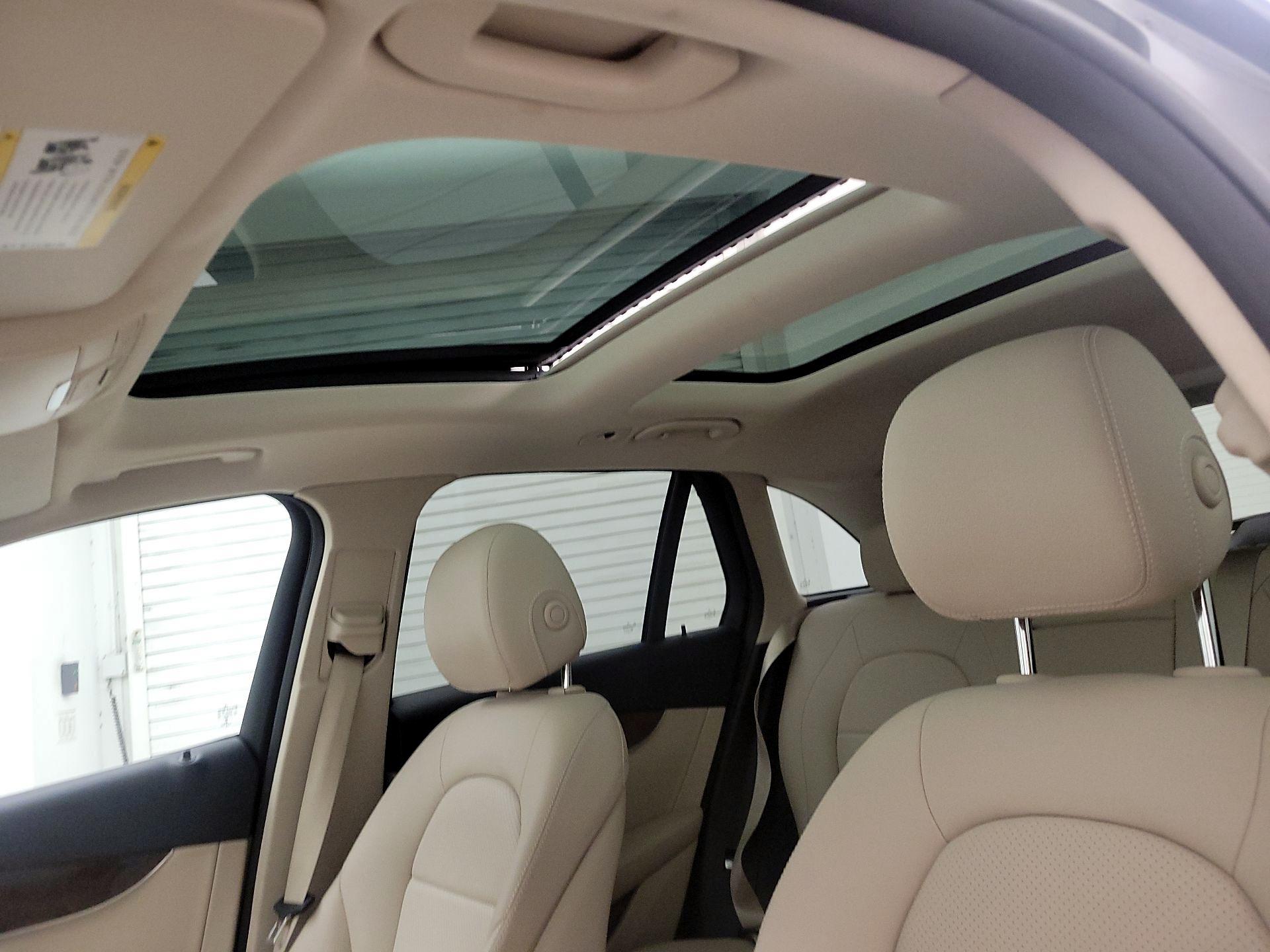 Thumbnail: 2017 Mercedes-Benz GLC - 18