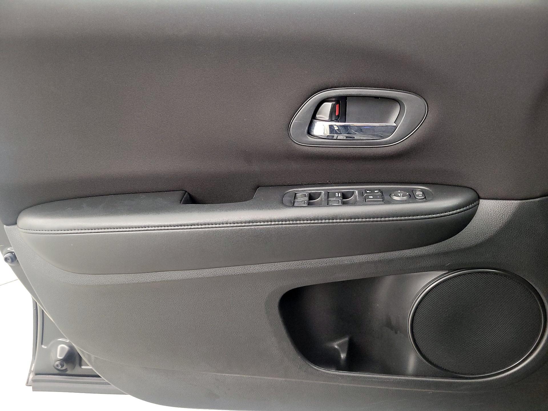 Thumbnail: 2016 Honda HR-V - 12