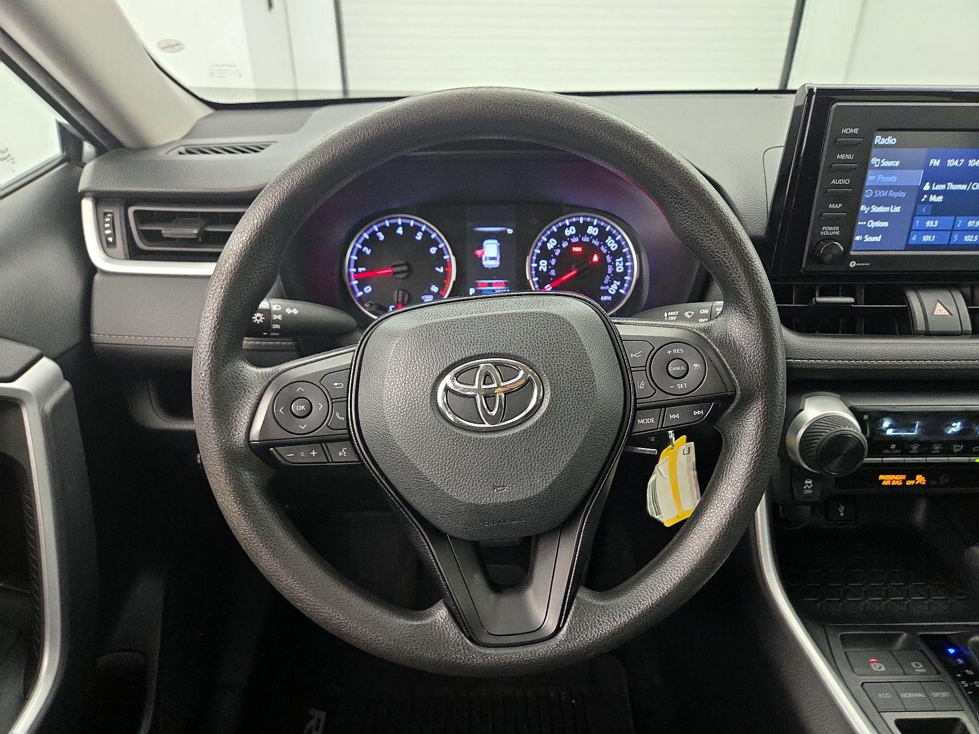 Thumbnail: 2020 Toyota RAV4 - 10