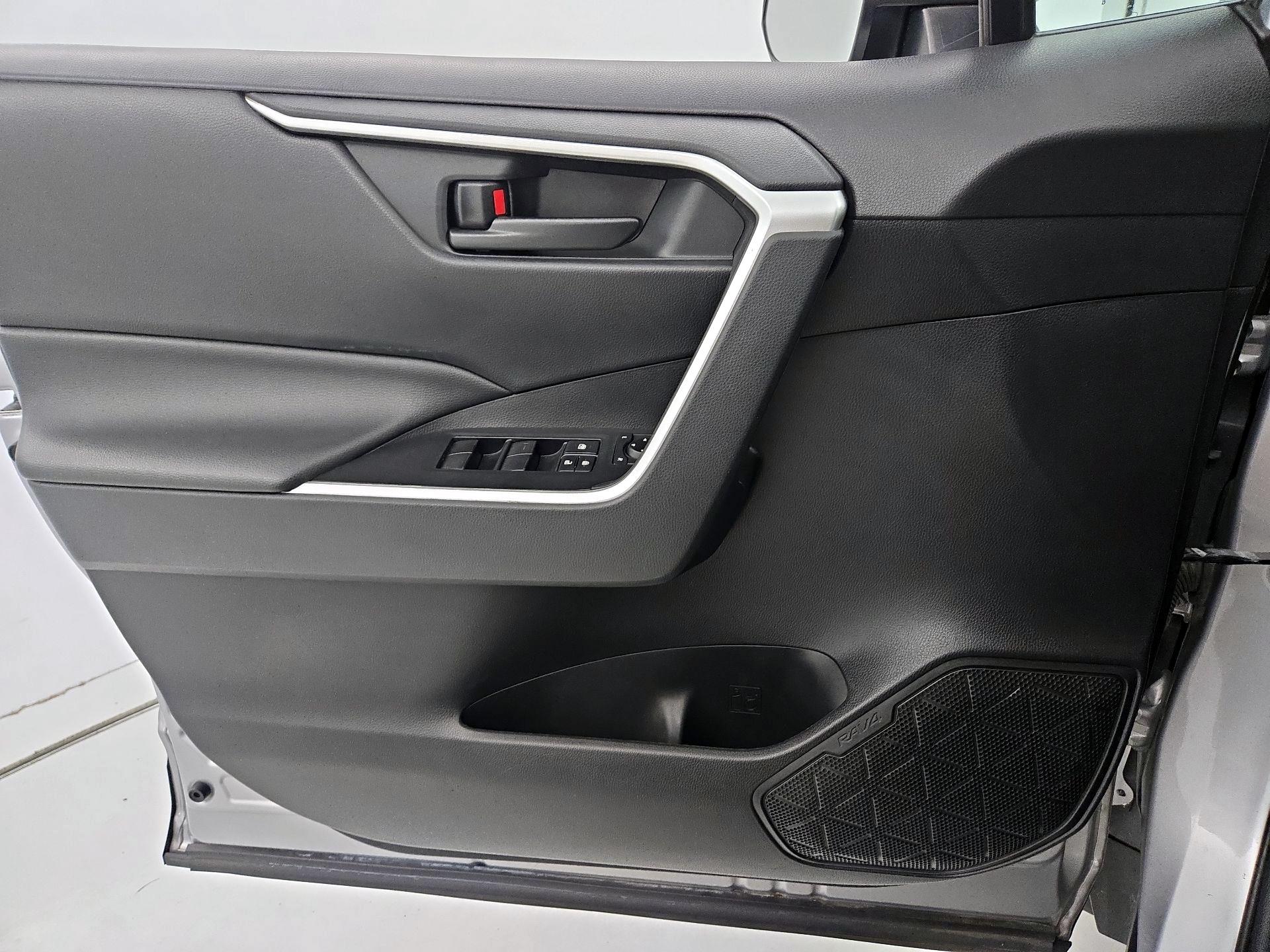 Thumbnail: 2020 Toyota RAV4 - 12