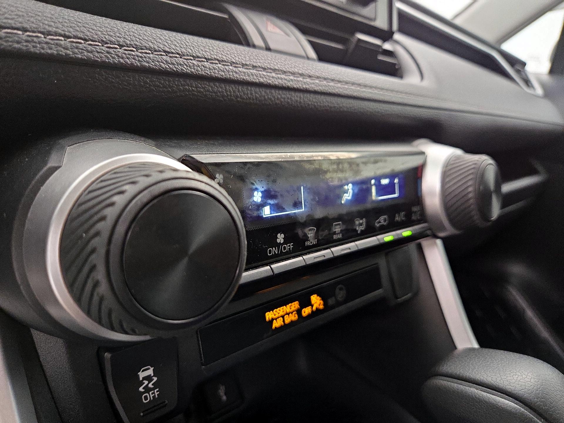 Thumbnail: 2020 Toyota RAV4 - 16