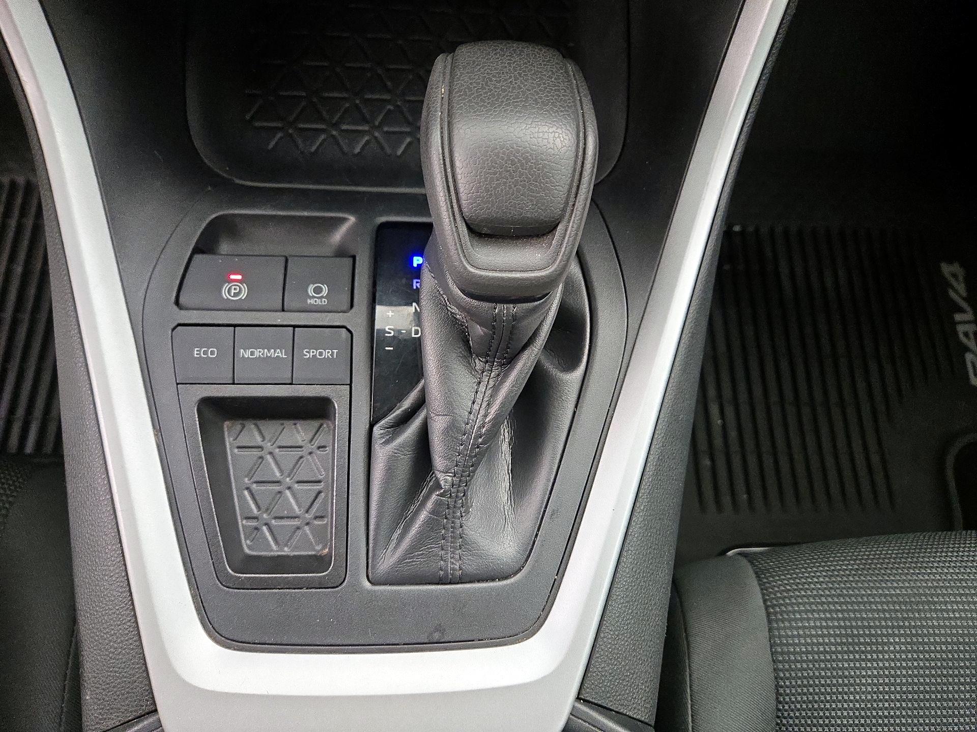 Thumbnail: 2020 Toyota RAV4 - 17