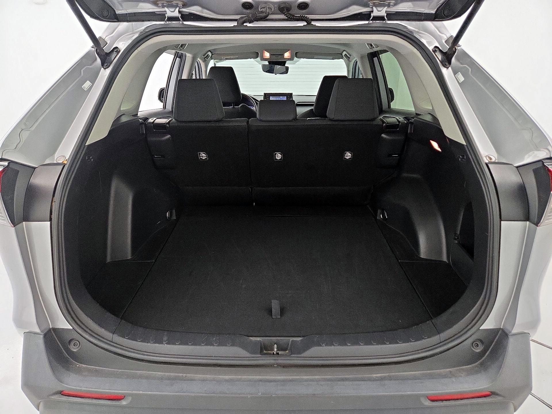 Thumbnail: 2020 Toyota RAV4 - 20