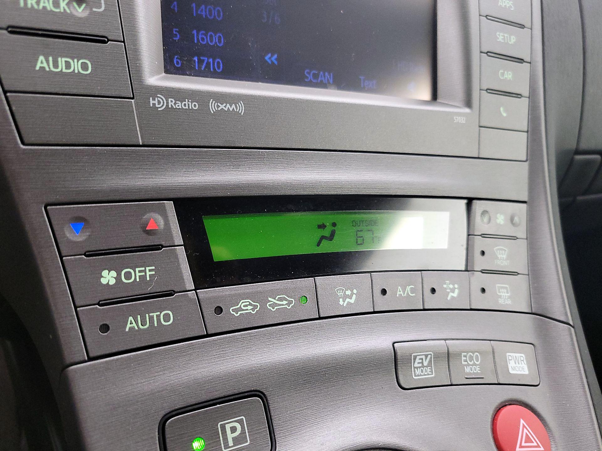 Thumbnail: 2014 Toyota Prius - 16