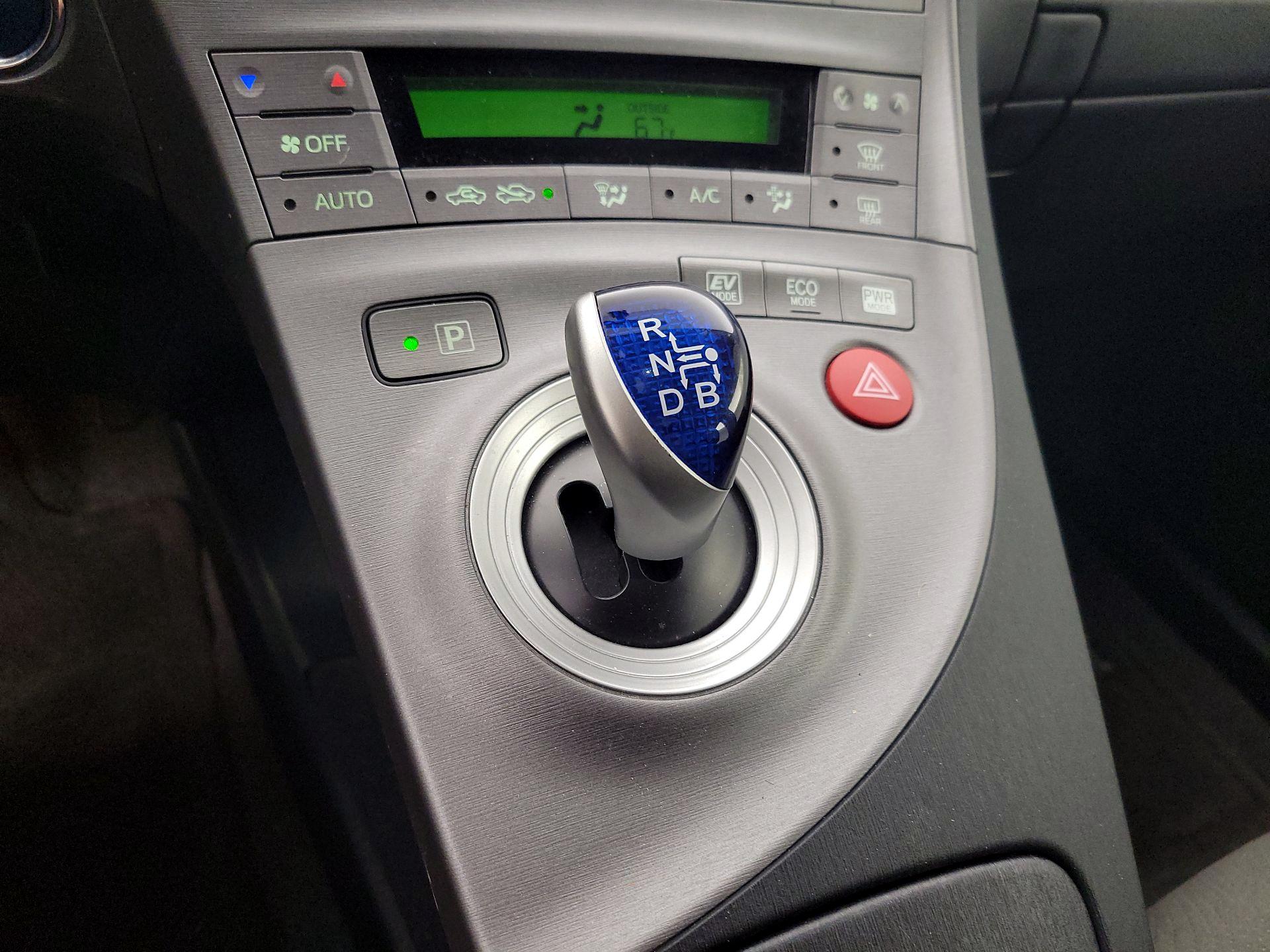 Thumbnail: 2014 Toyota Prius - 17