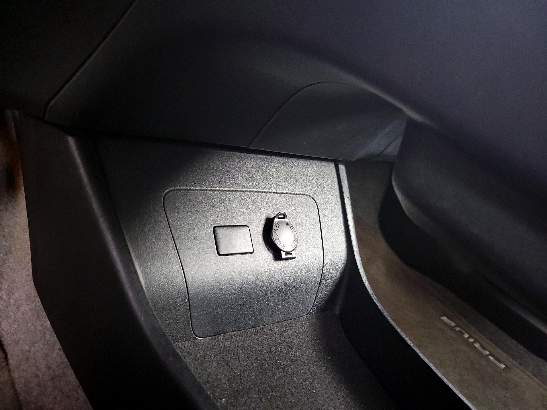 Thumbnail: 2014 Toyota Prius - 18