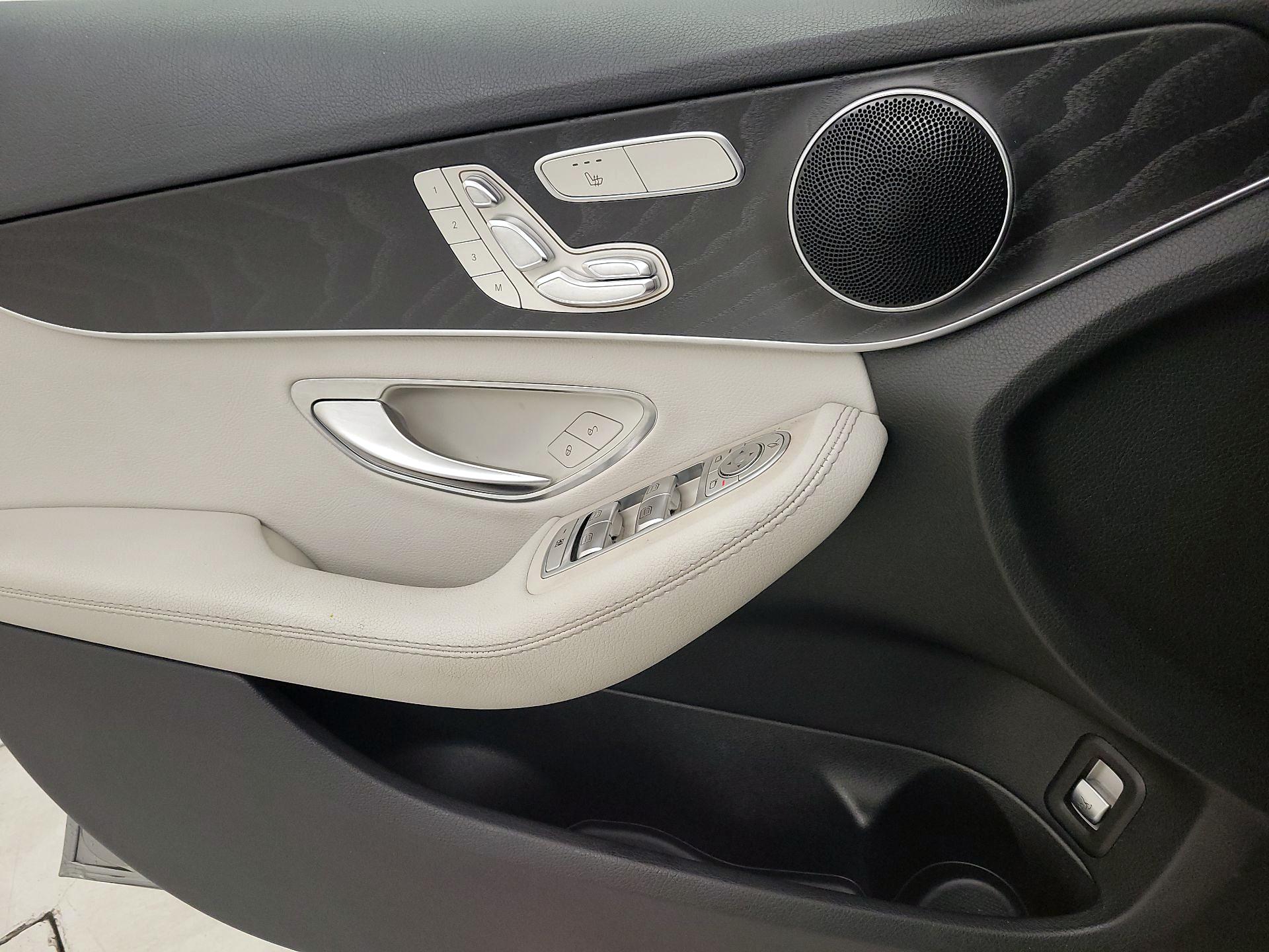 Thumbnail: 2016 Mercedes-Benz C-Class - 12