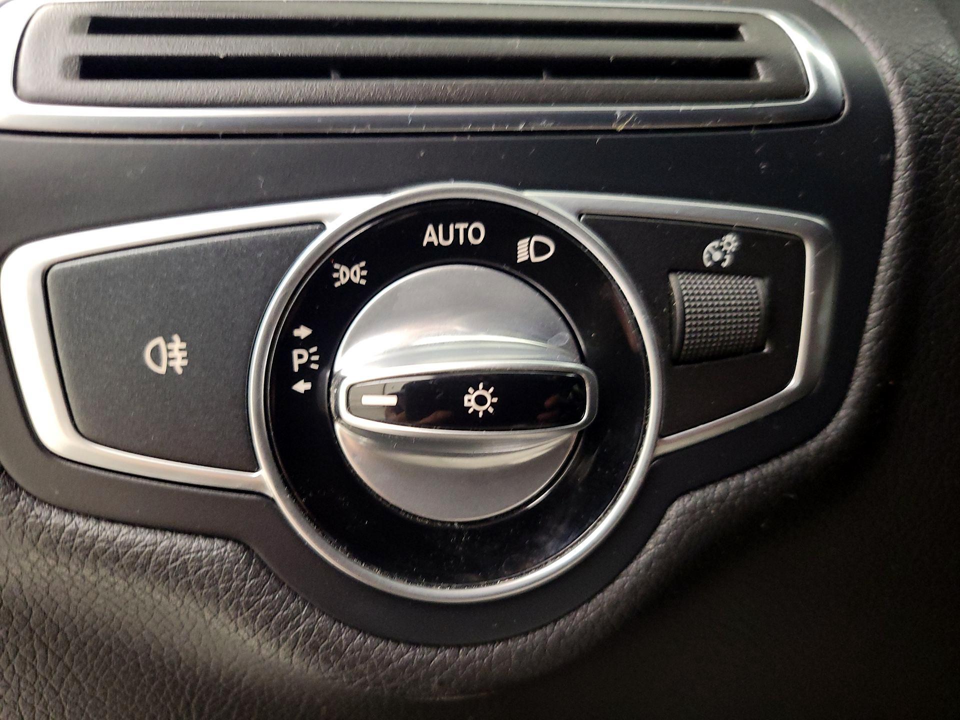 Thumbnail: 2016 Mercedes-Benz C-Class - 13