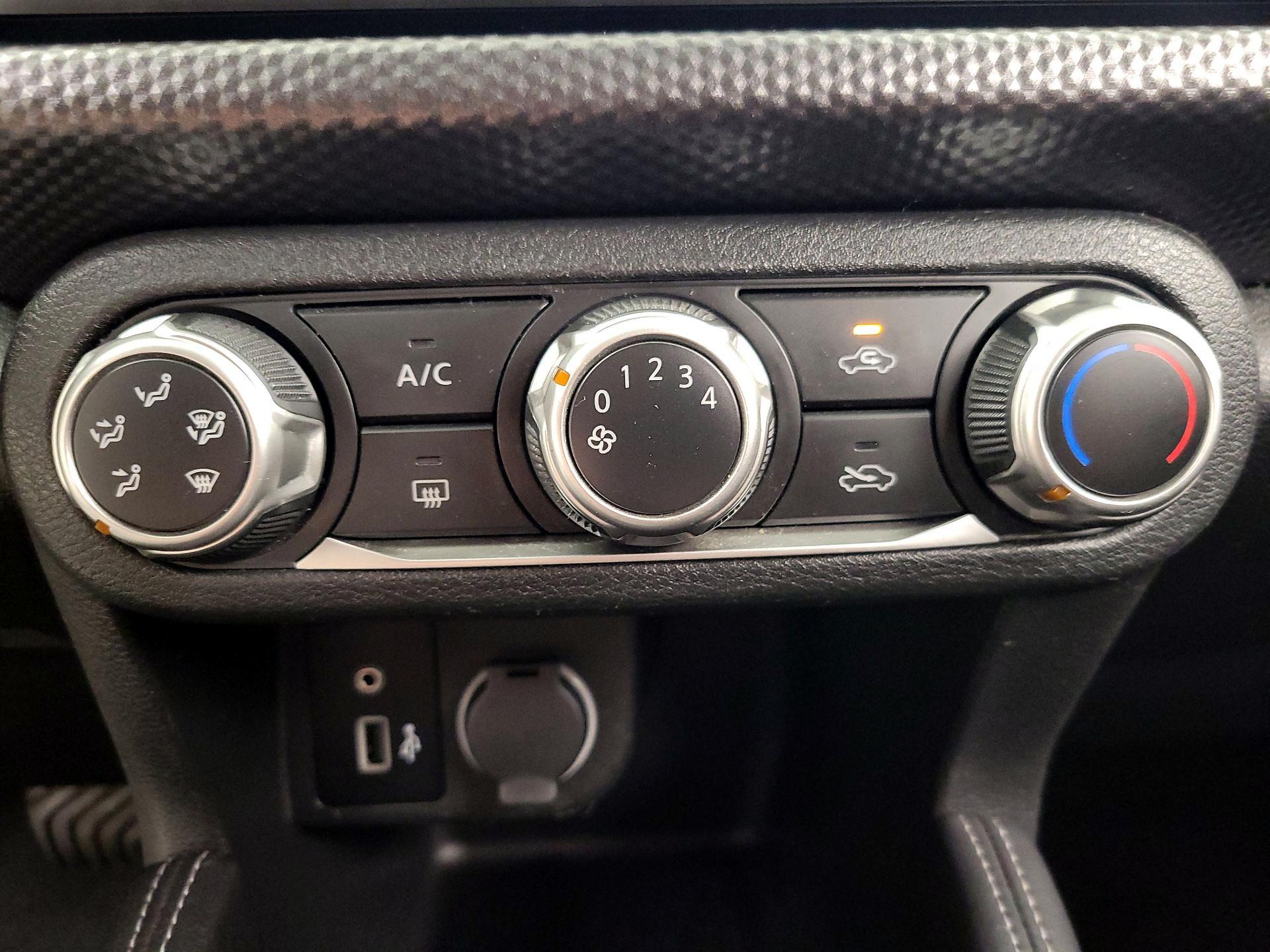 Thumbnail: 2019 Nissan Kicks - 16