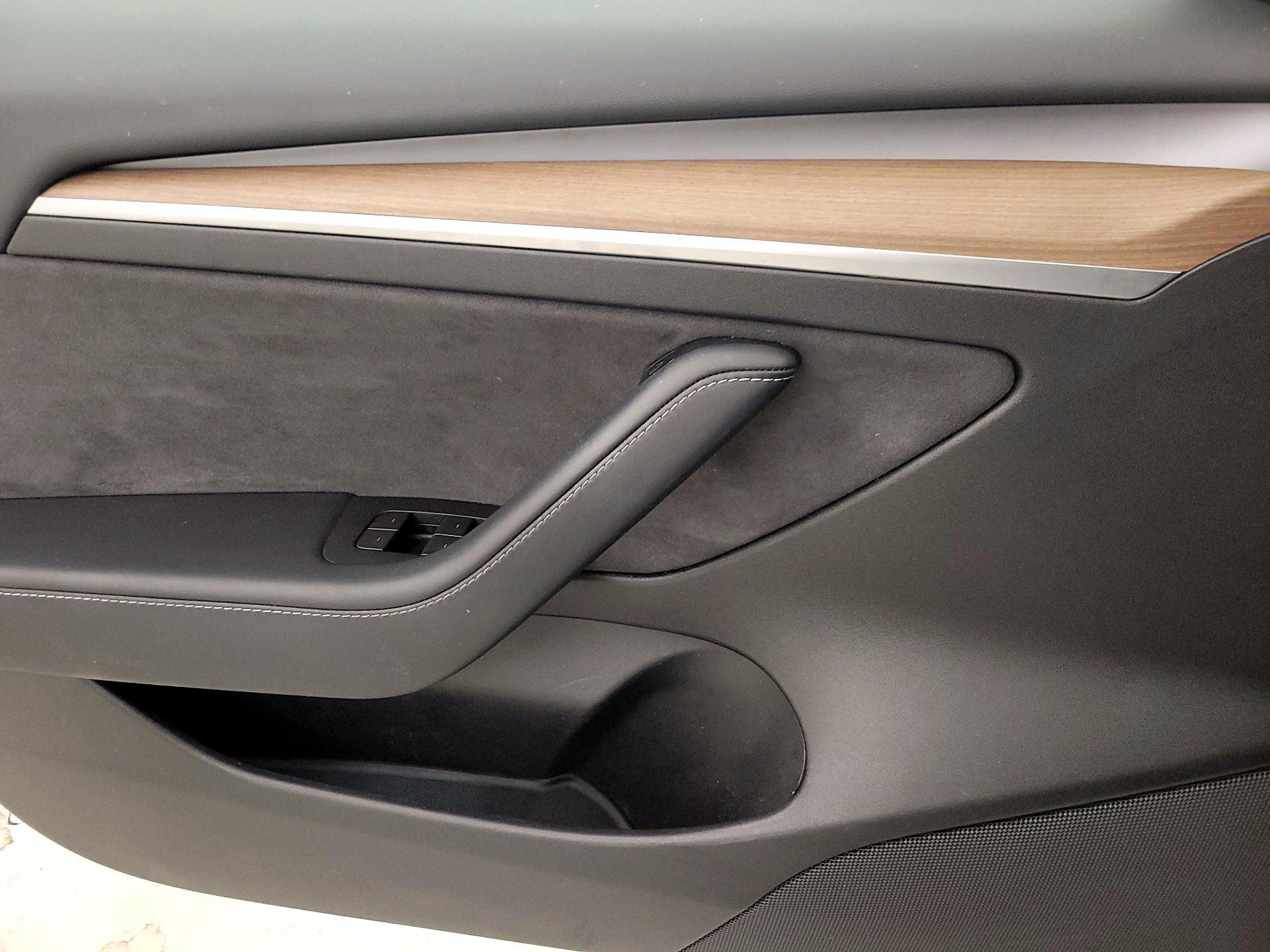 Thumbnail: 2021 Tesla Model 3 - 12