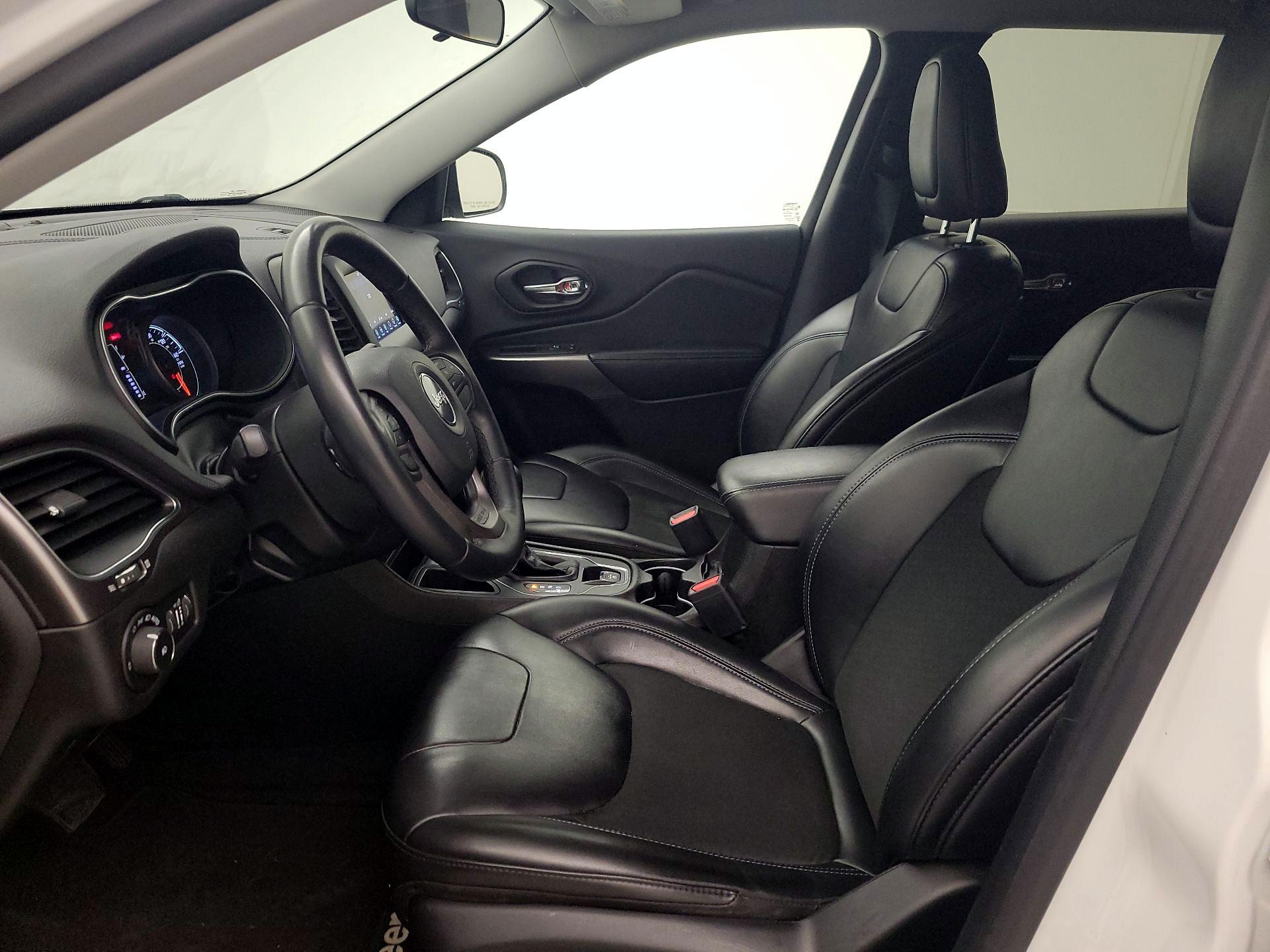 Thumbnail: 2019 Jeep Cherokee - 11