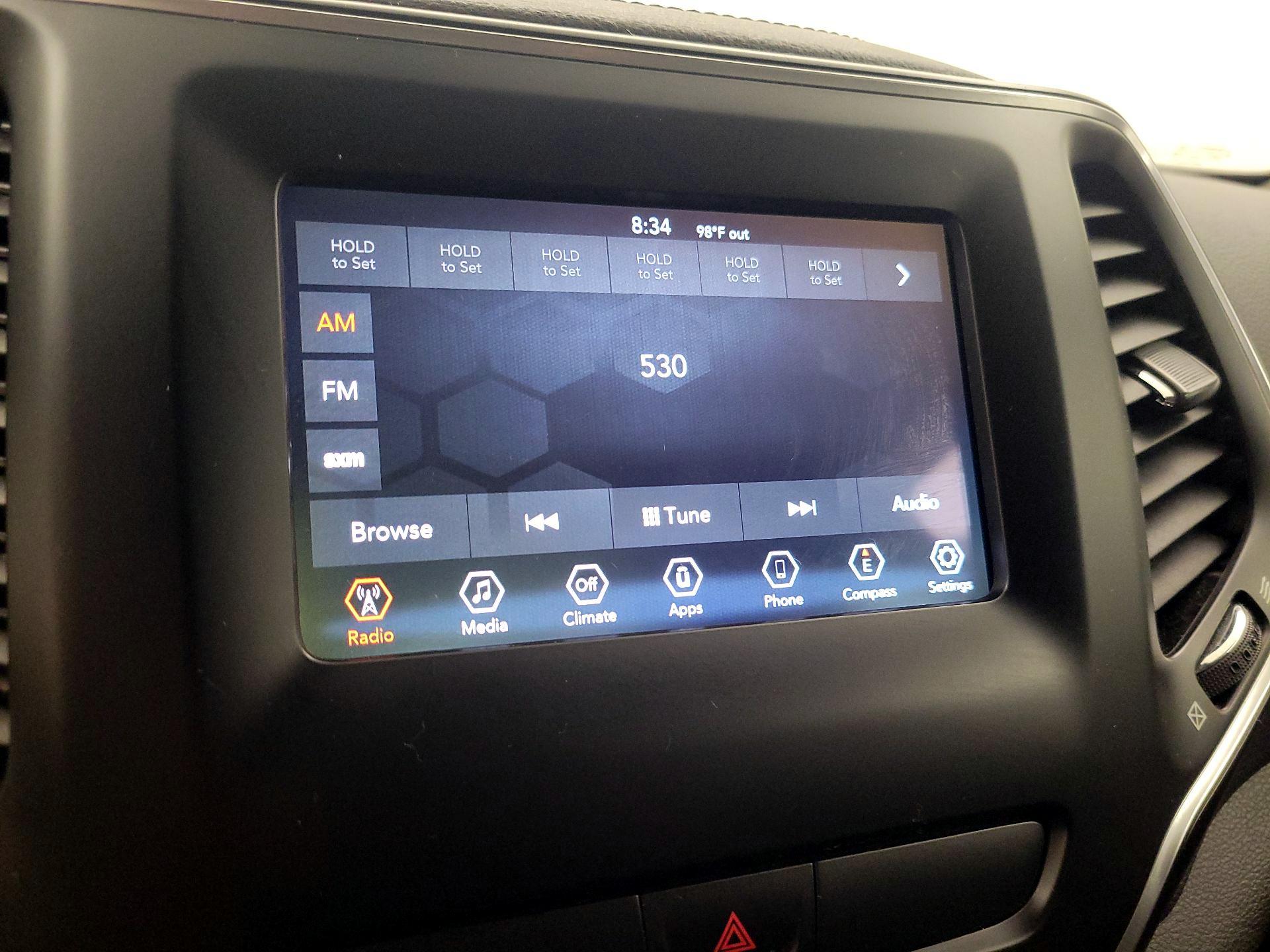 Thumbnail: 2019 Jeep Cherokee - 15