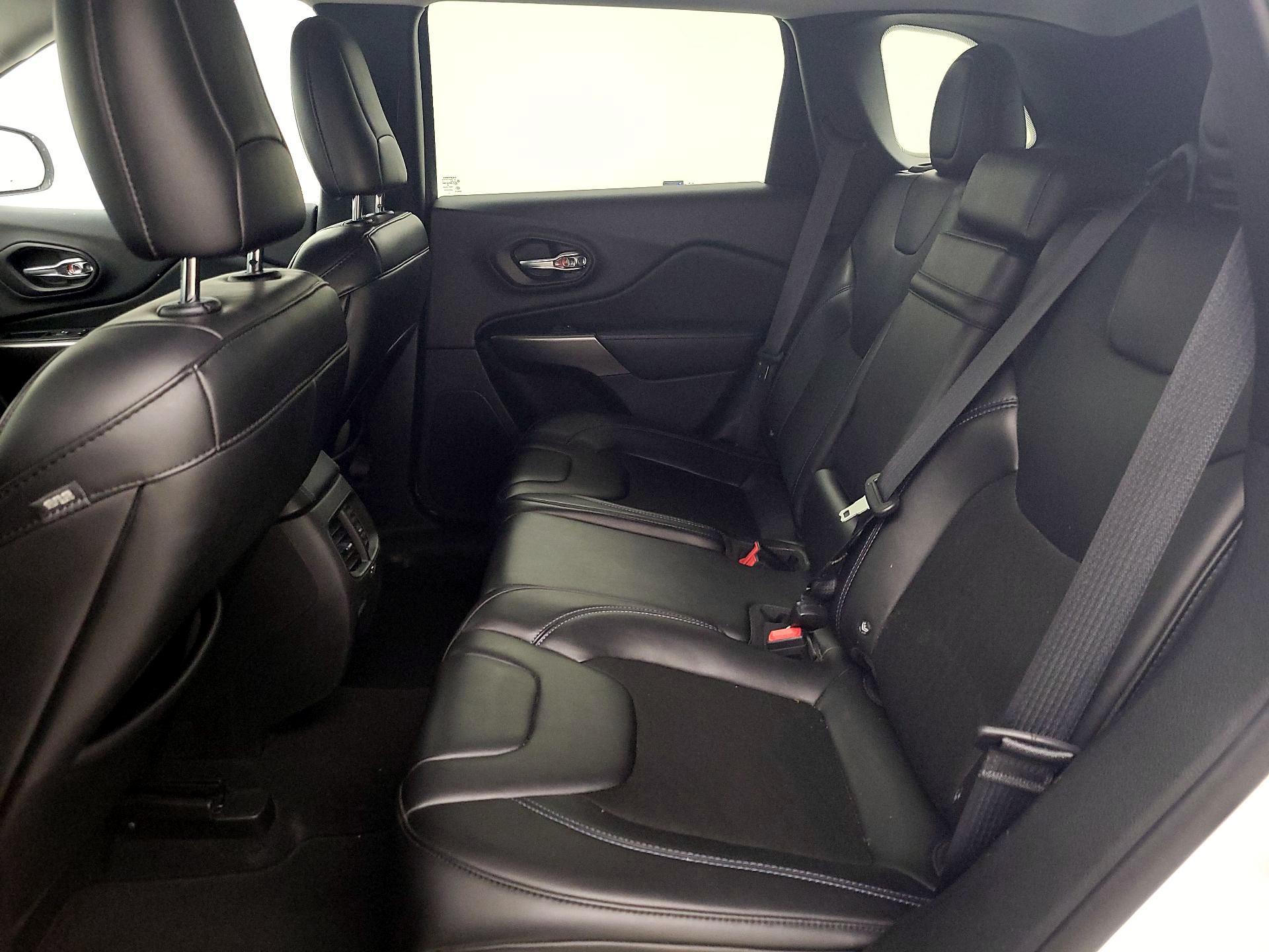 Thumbnail: 2019 Jeep Cherokee - 19