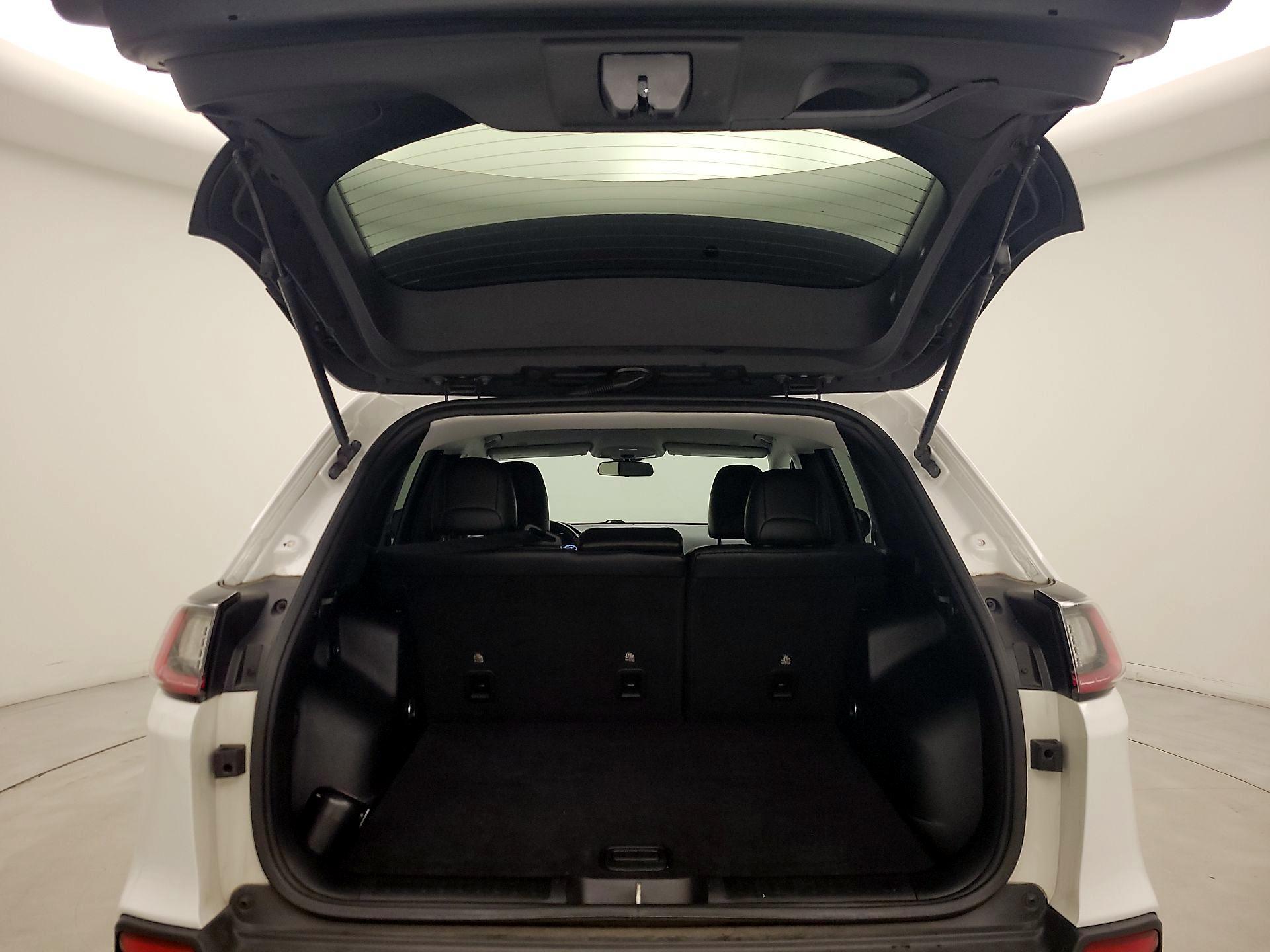 Thumbnail: 2019 Jeep Cherokee - 20