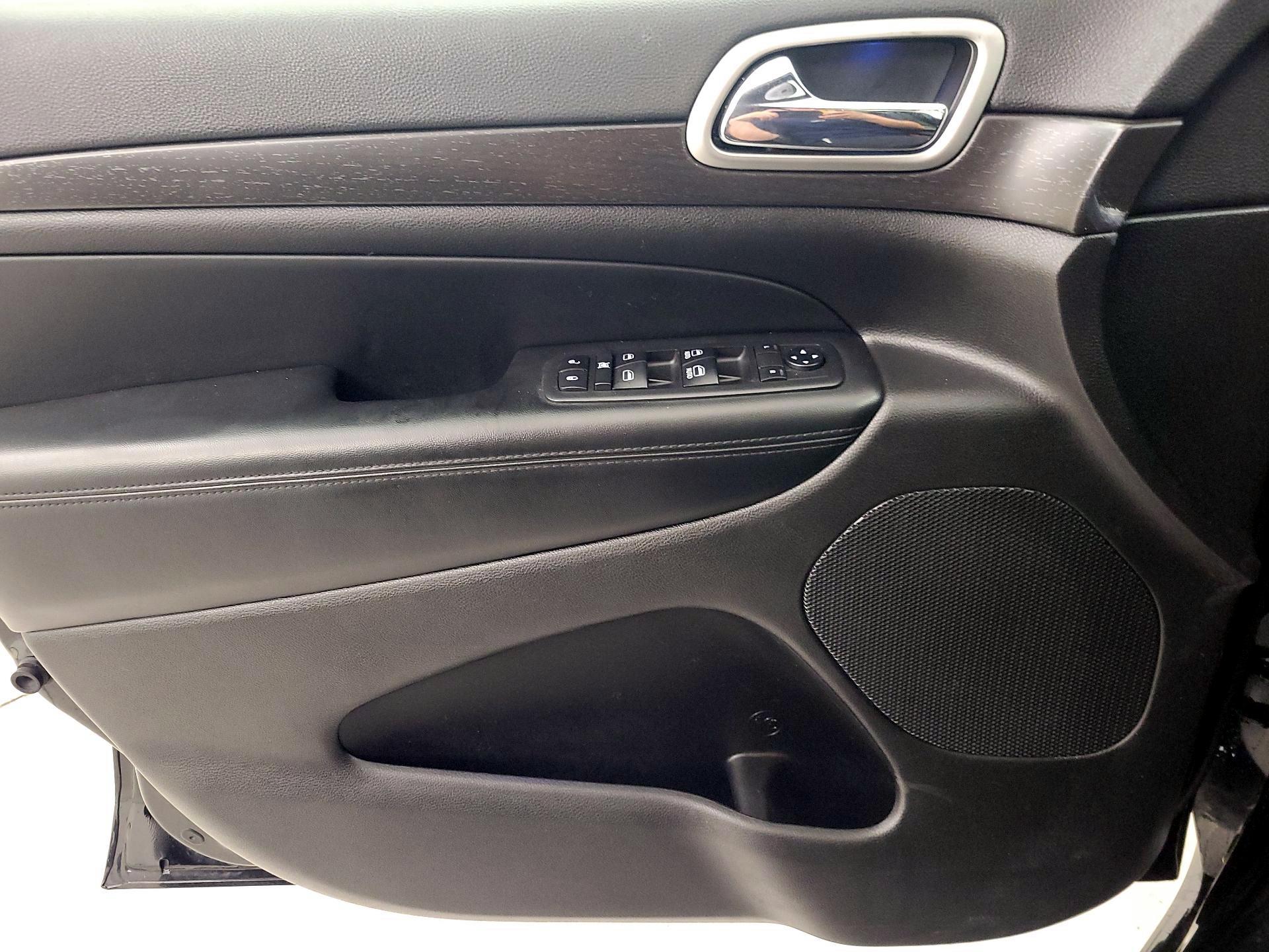 Thumbnail: 2018 Jeep Grand Cherokee - 12