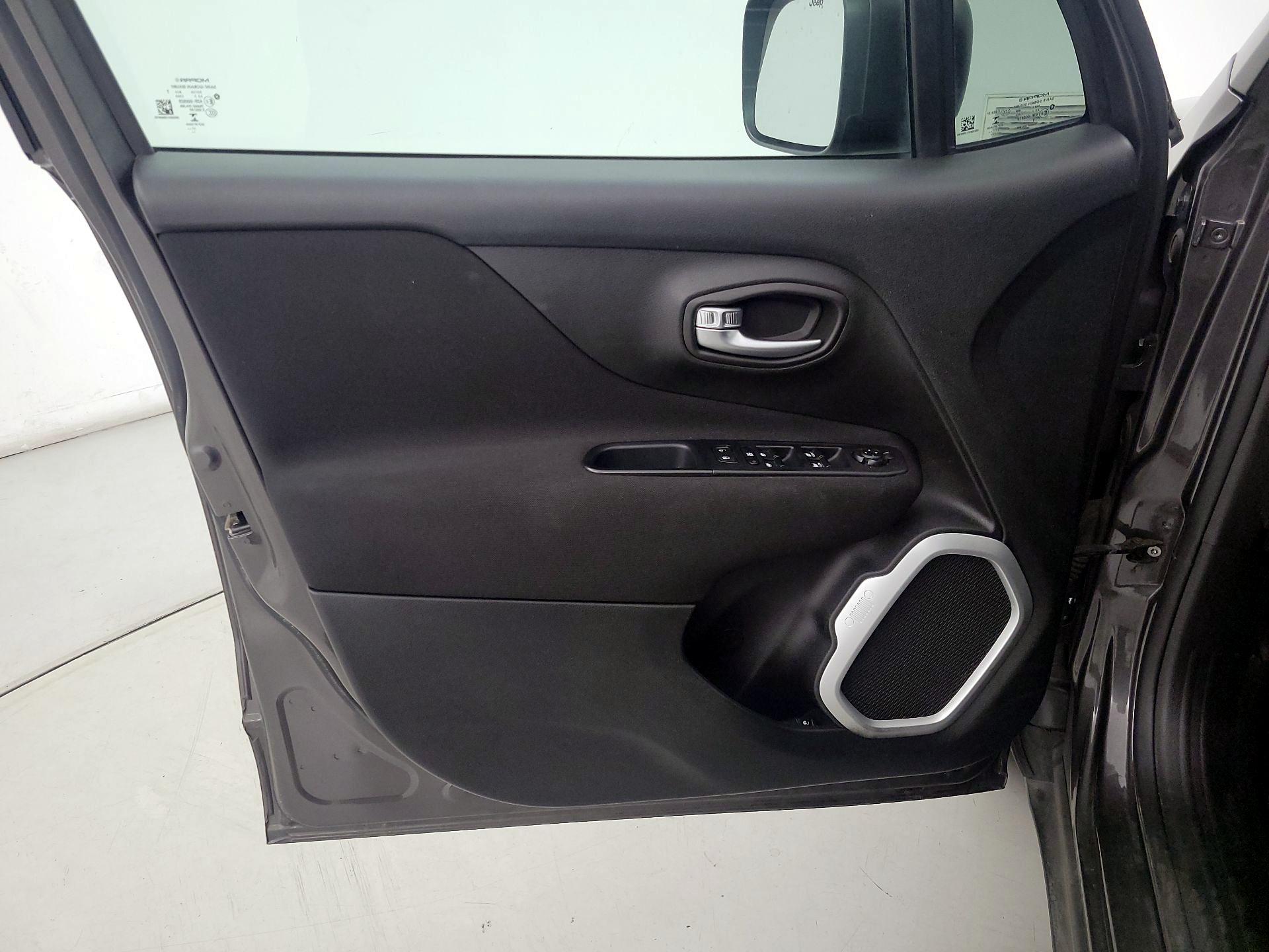 Thumbnail: 2018 Jeep Renegade - 12