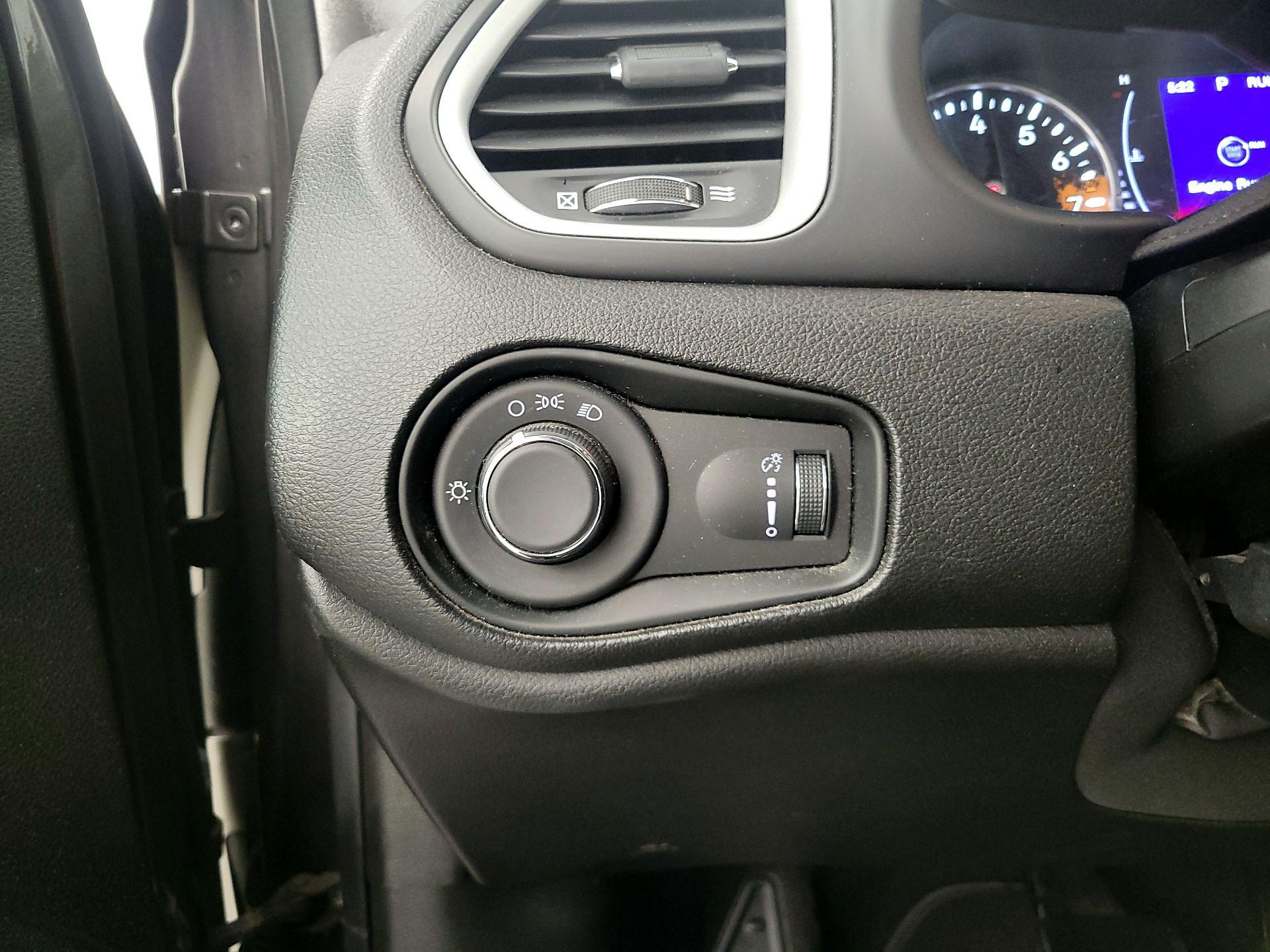 Thumbnail: 2018 Jeep Renegade - 13