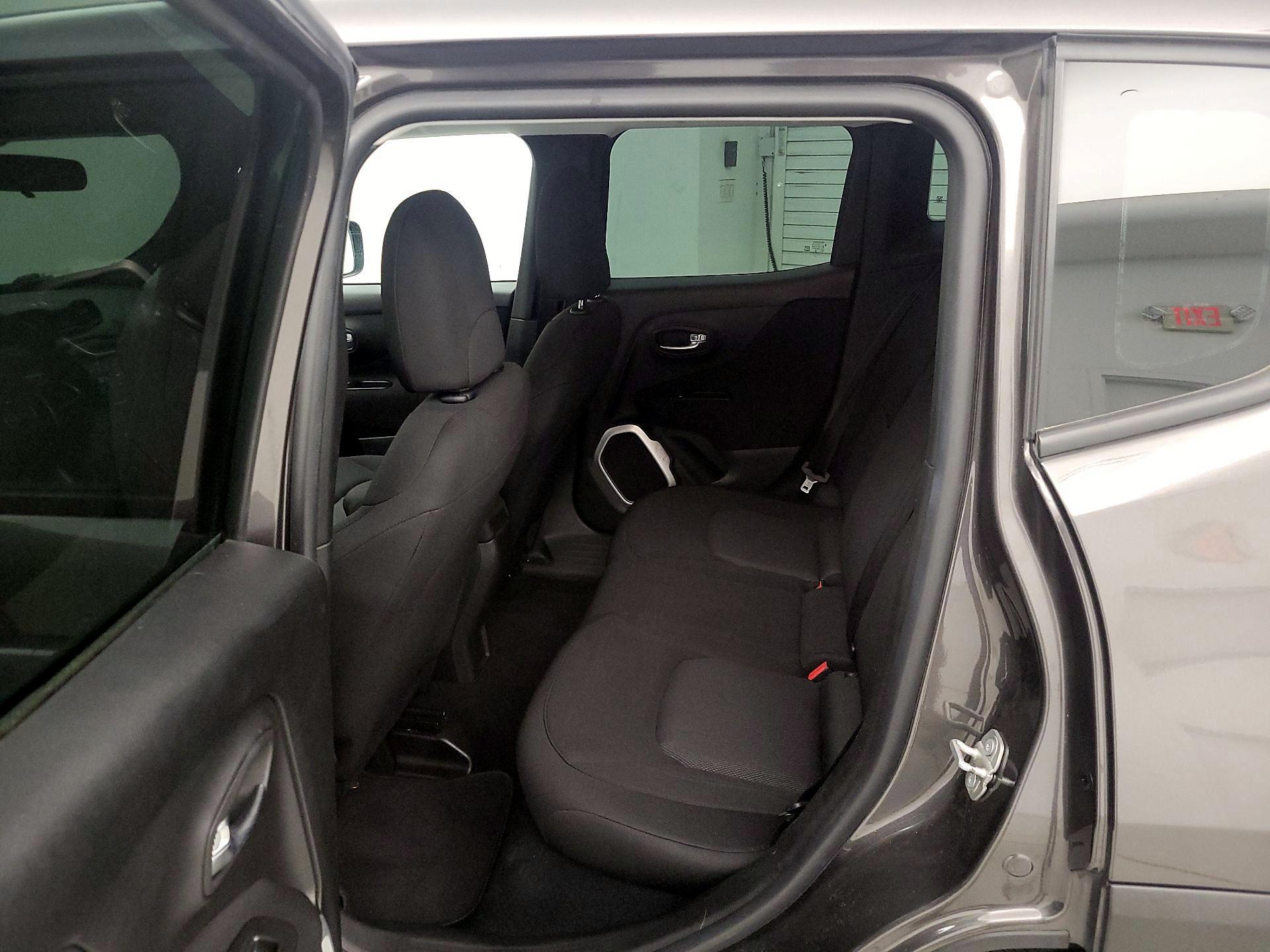 Thumbnail: 2018 Jeep Renegade - 19