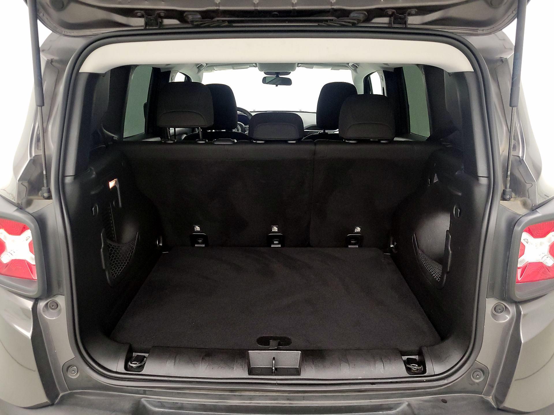 Thumbnail: 2018 Jeep Renegade - 20