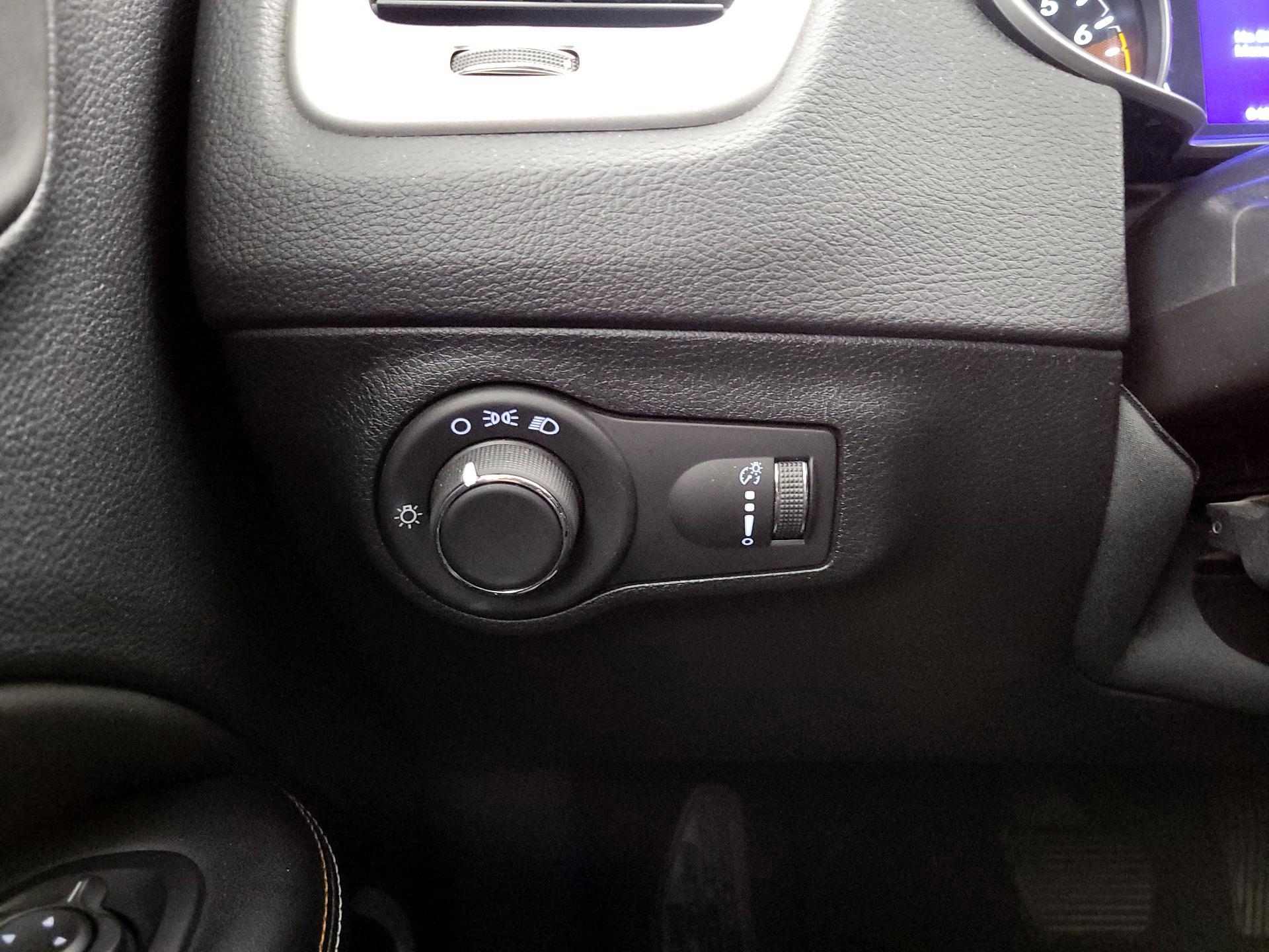 Thumbnail: 2021 Jeep Compass - 13