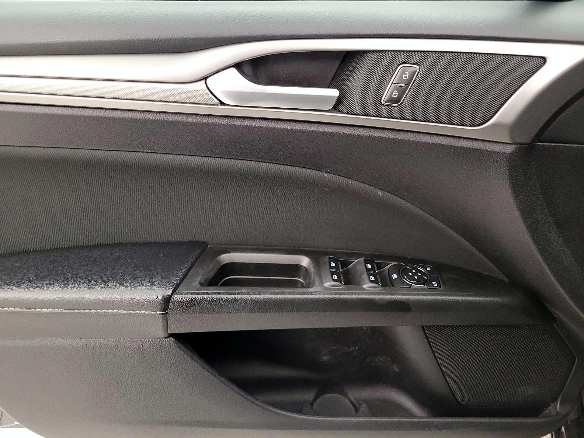 Thumbnail: 2018 Ford Fusion - 12