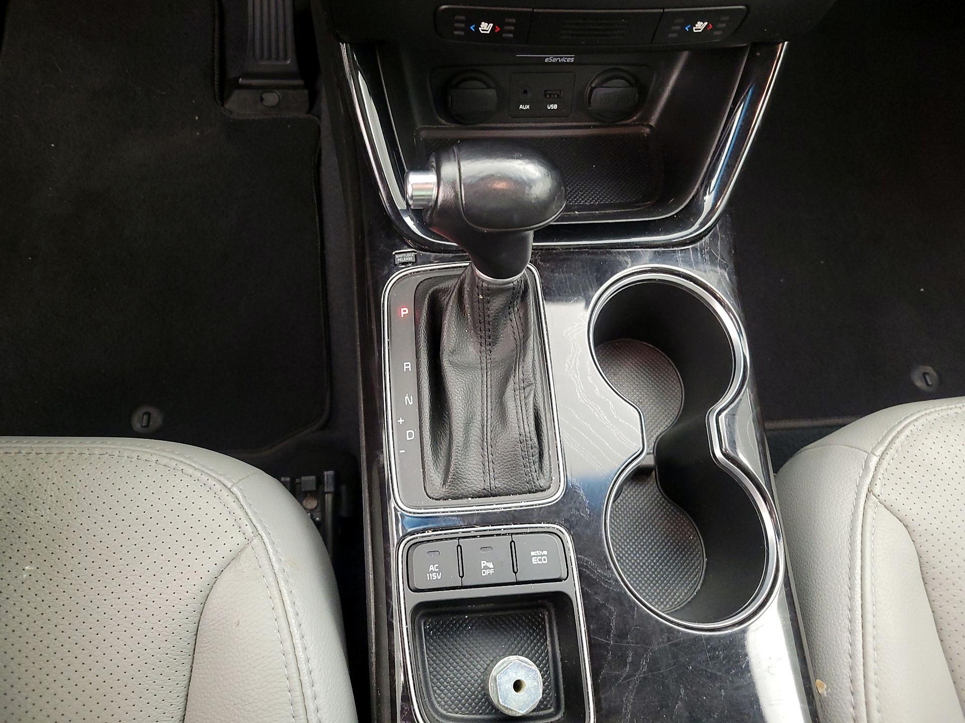 Thumbnail: 2015 Kia Sorento - 18