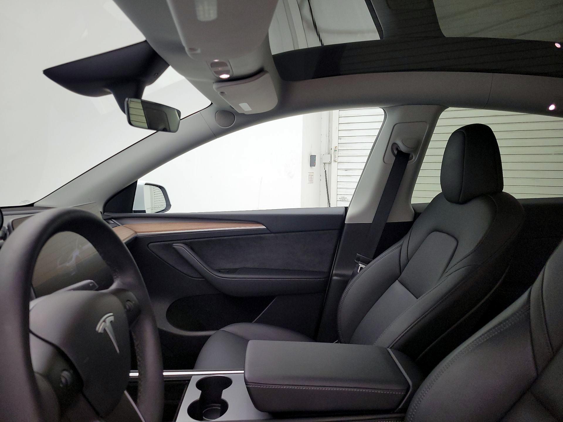 Thumbnail: 2025 Tesla Model Y - 17