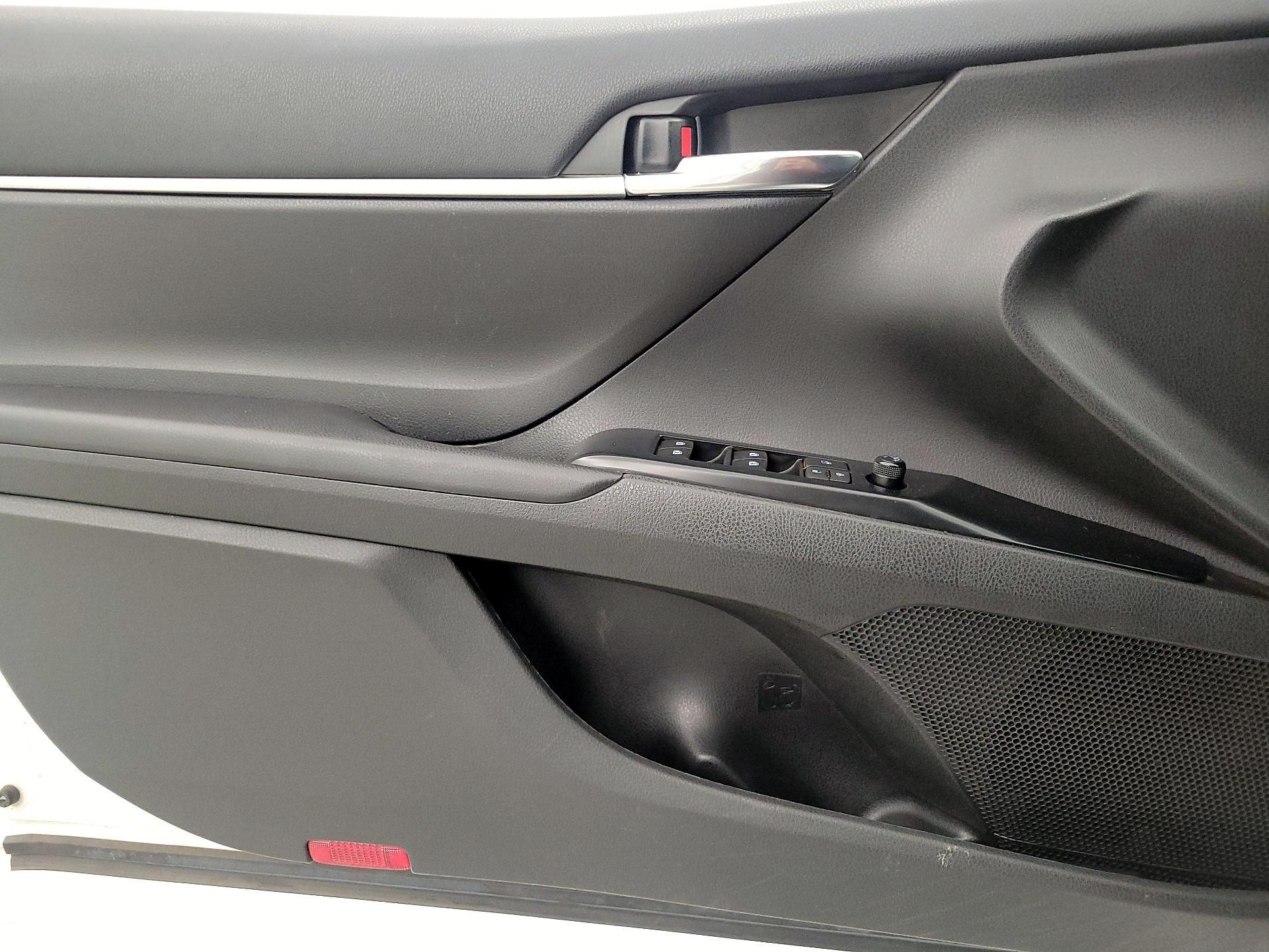 Thumbnail: 2020 Toyota Camry - 12