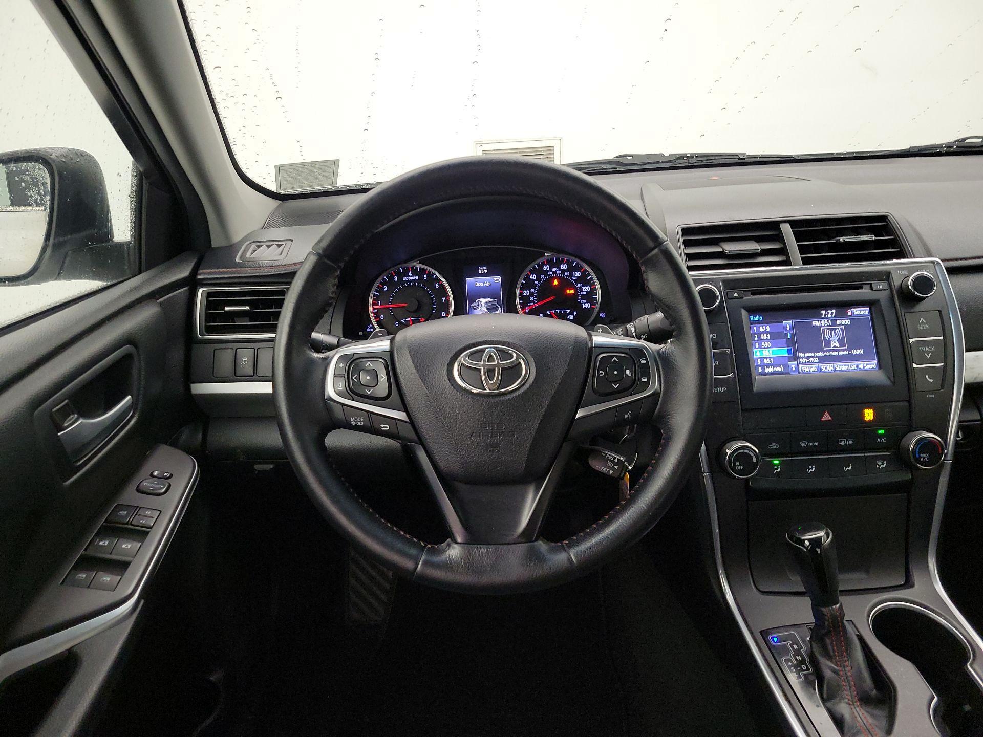 Thumbnail: 2015 Toyota Camry - 10