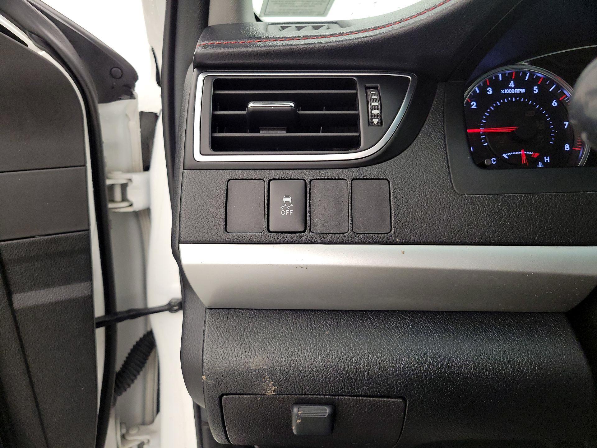 Thumbnail: 2015 Toyota Camry - 13