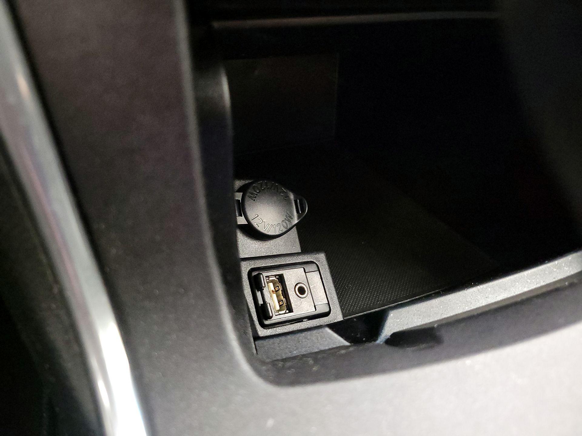 Thumbnail: 2015 Toyota Camry - 18