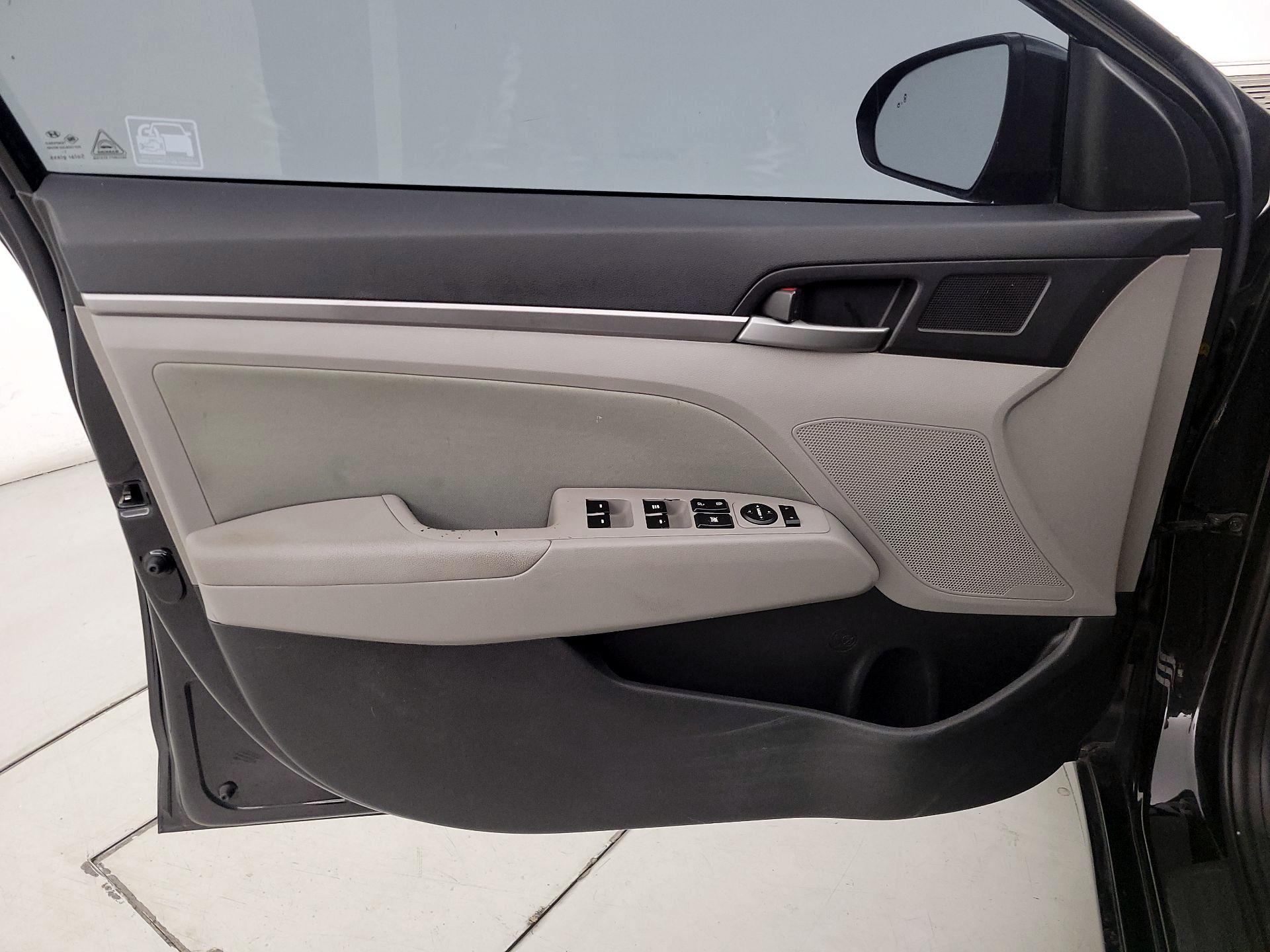 Thumbnail: 2018 Hyundai Elantra - 12