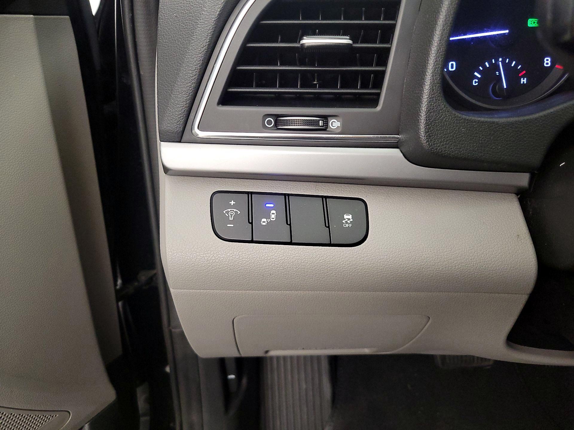 Thumbnail: 2018 Hyundai Elantra - 13