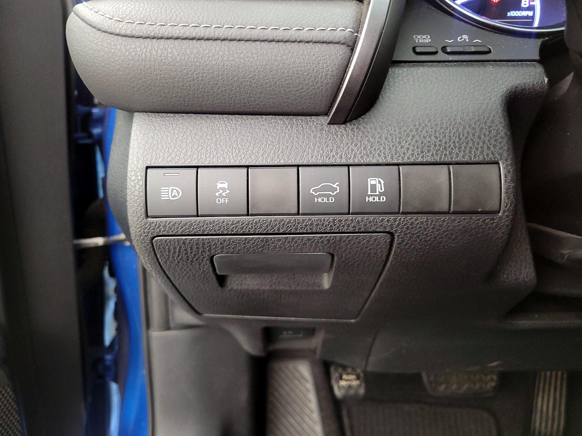 Thumbnail: 2019 Toyota Camry - 13