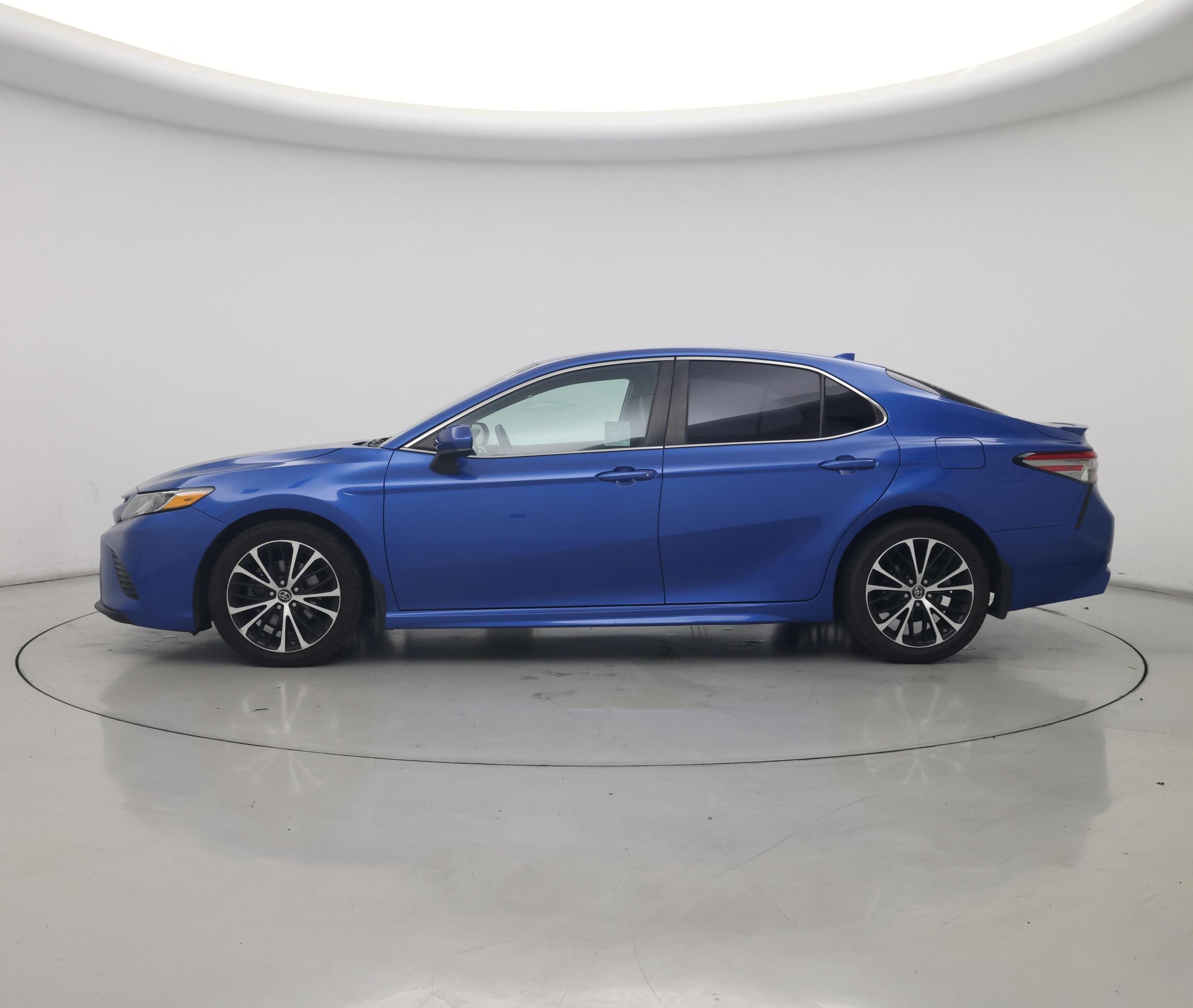 Thumbnail: 2019 Toyota Camry - 3