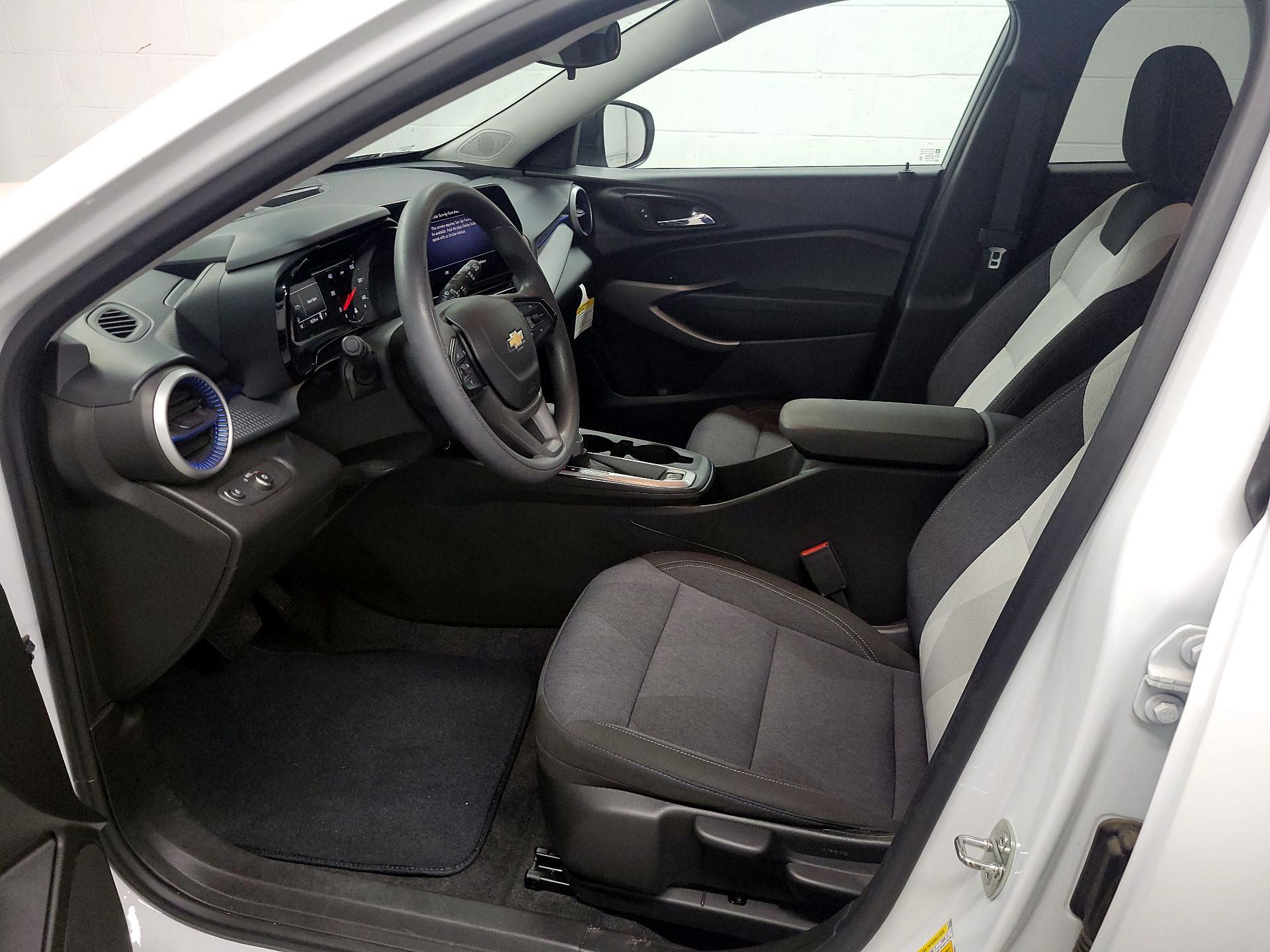 Thumbnail: 2024 Chevrolet Trax - 11