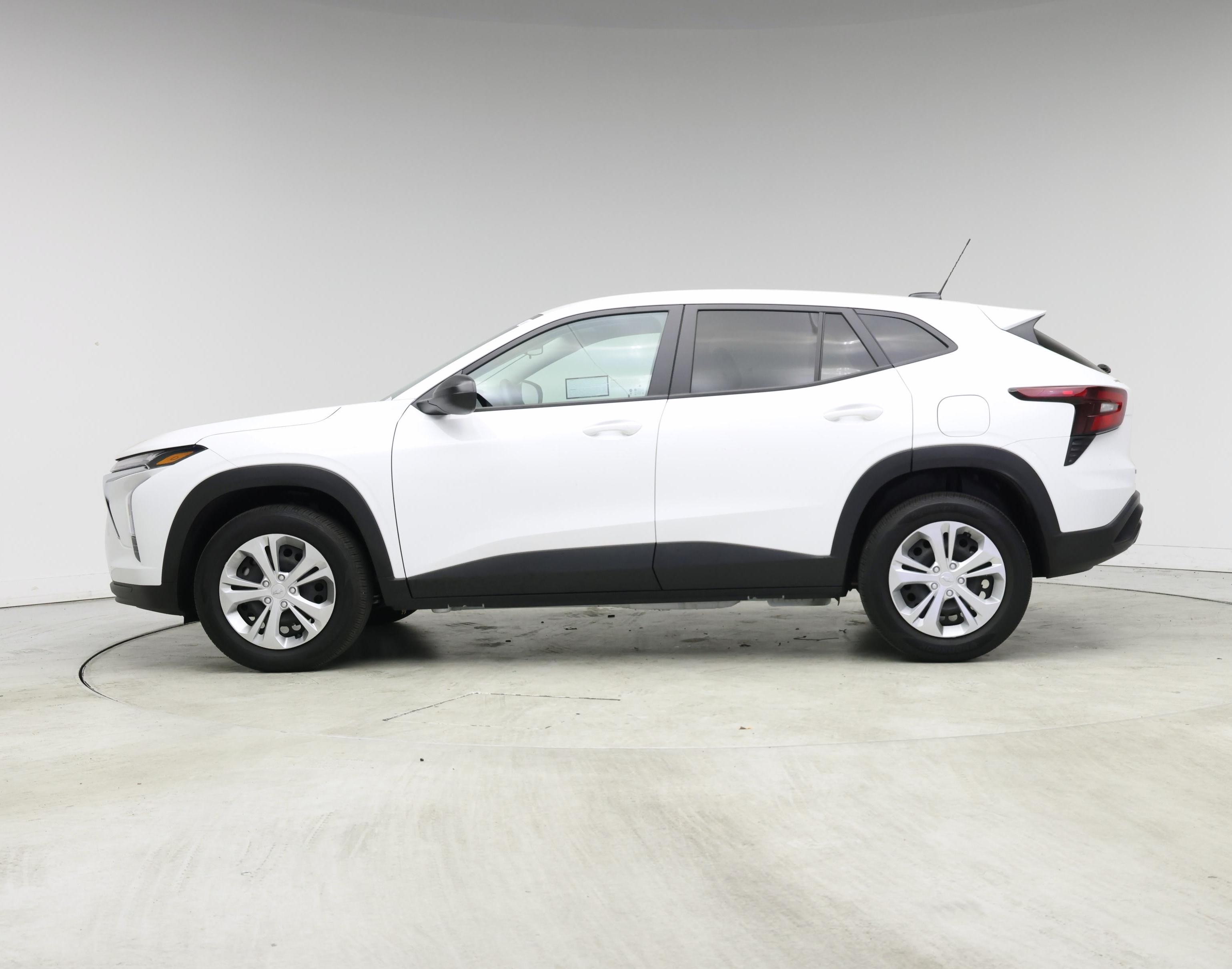 Thumbnail: 2024 Chevrolet Trax - 3