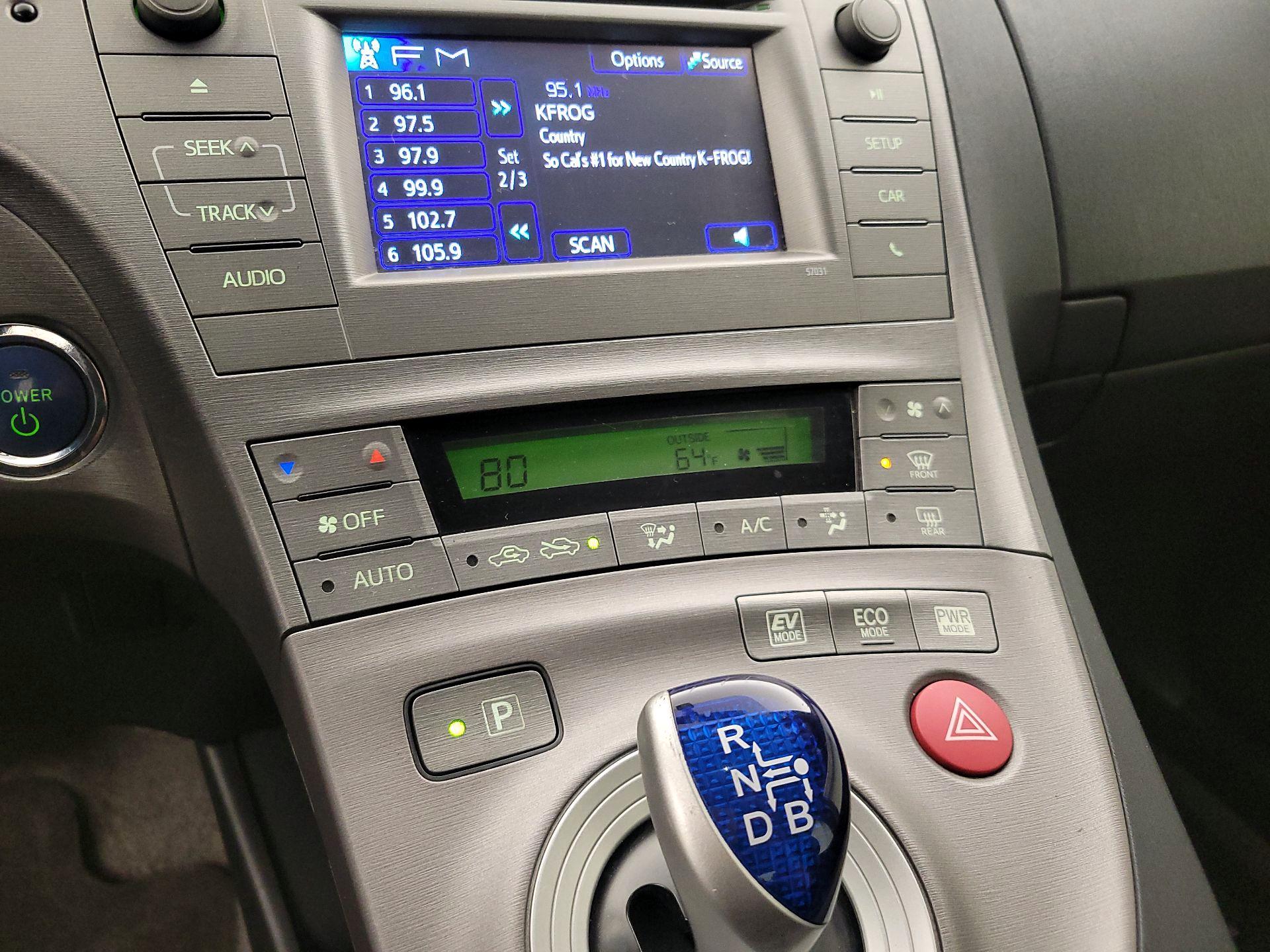 Thumbnail: 2014 Toyota Prius - 15